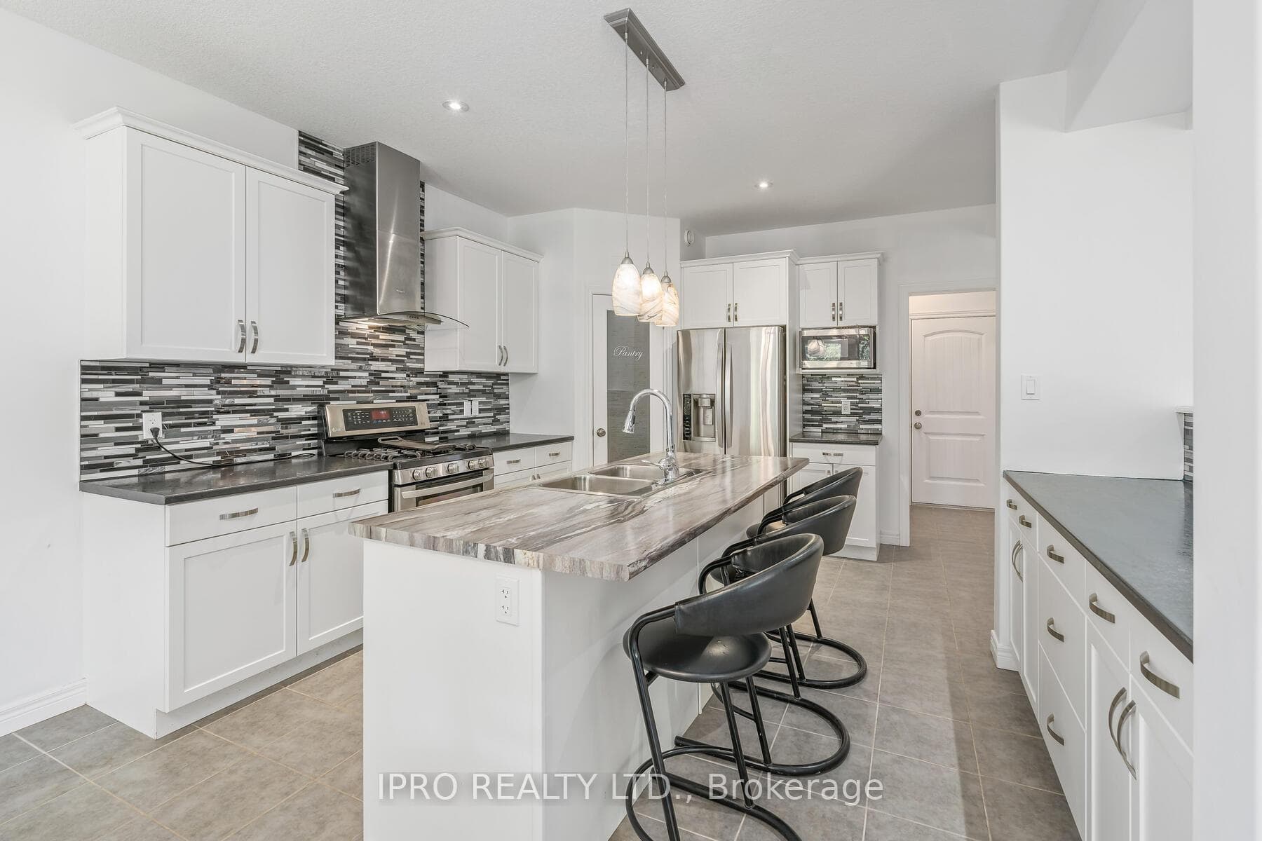 81 Wardlaw Avenue photo 15
