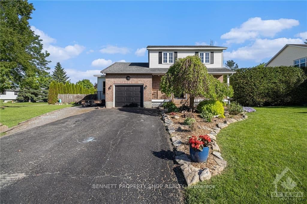 101 CORVINELLI Crescent photo 1