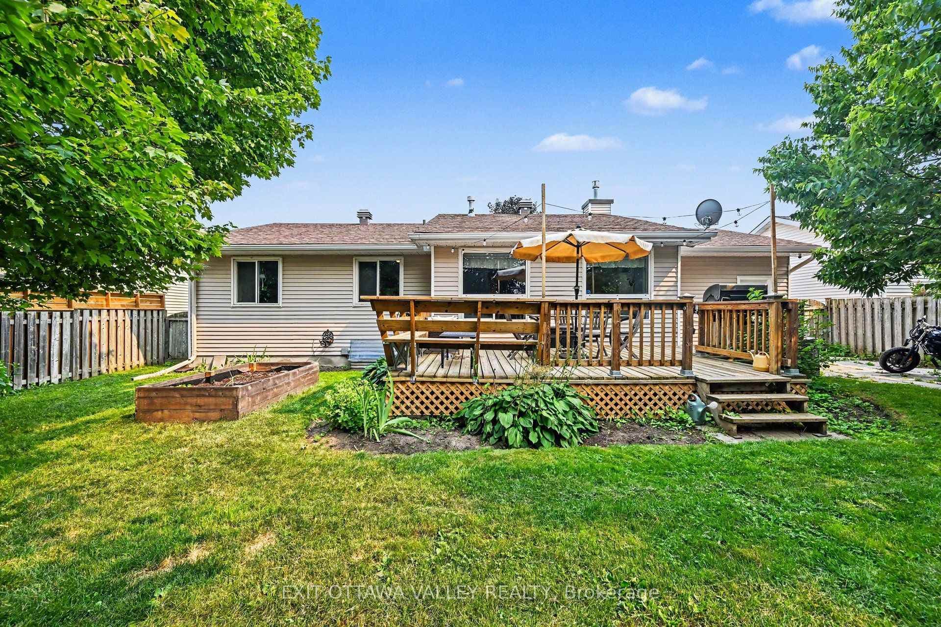 11 Maple Drive photo 16