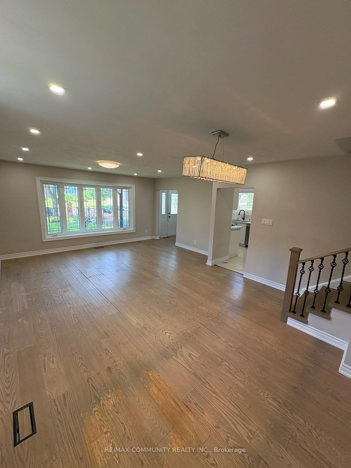 56 Stonehenge Crescent photo 7