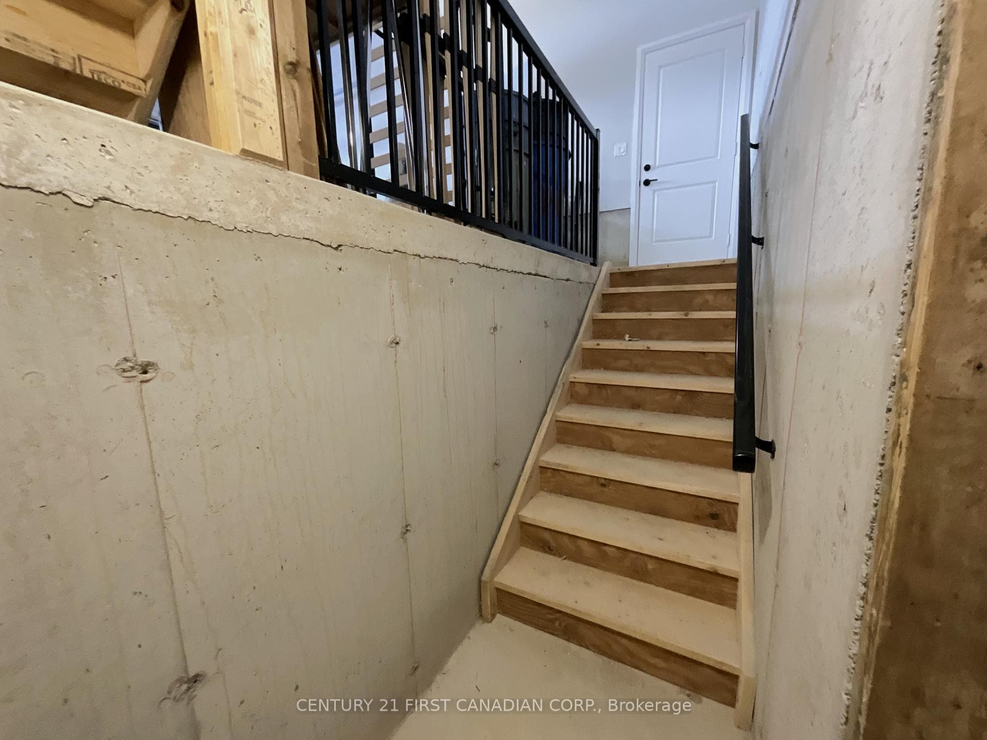 54 POSTMA Crescent photo 32