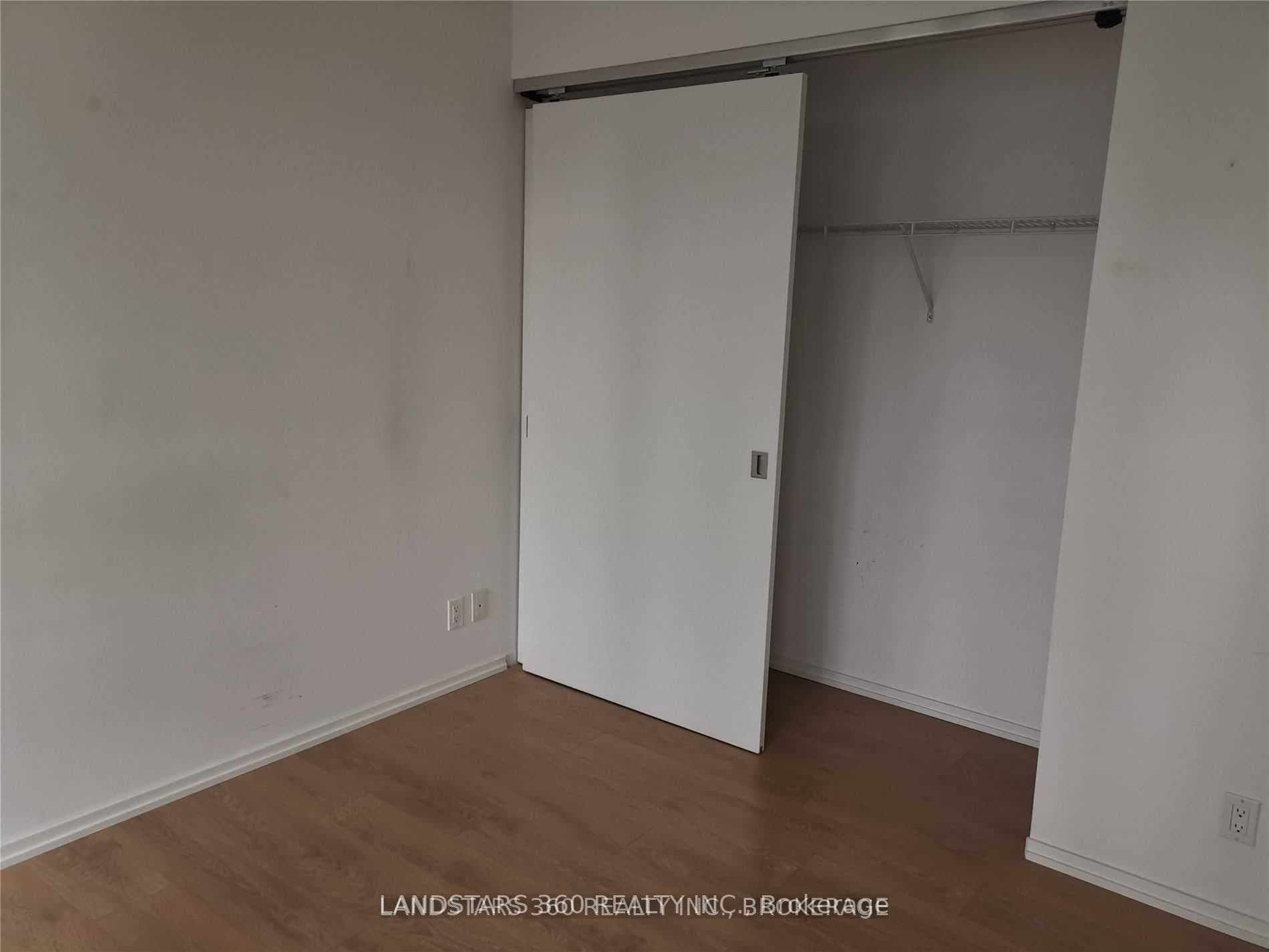 125 Peter Street Unit 1713 photo 11