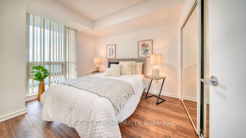 62 Forest Manor Road Unit 1808 photo 32