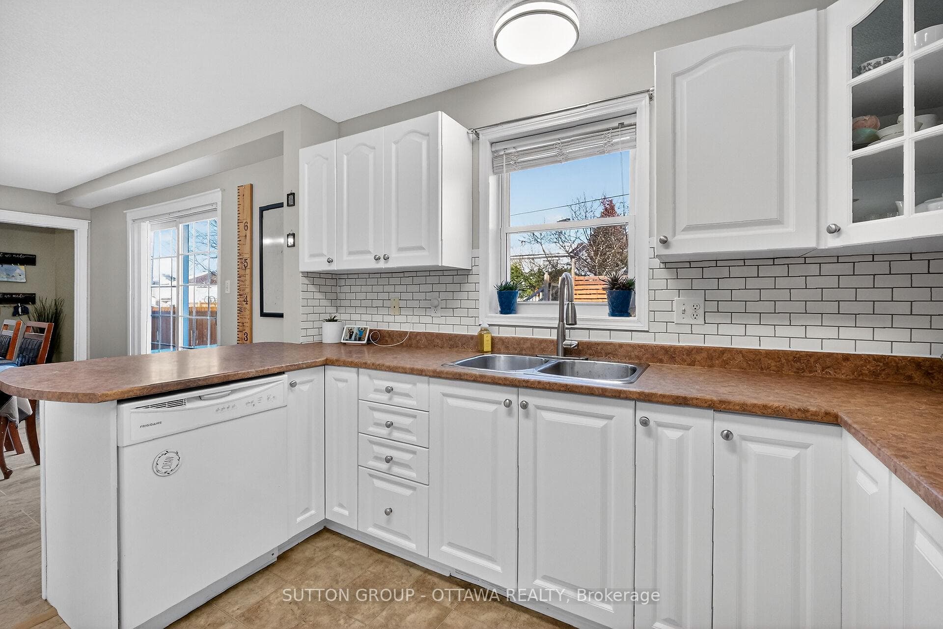 2273 Cecile Crescent photo 15