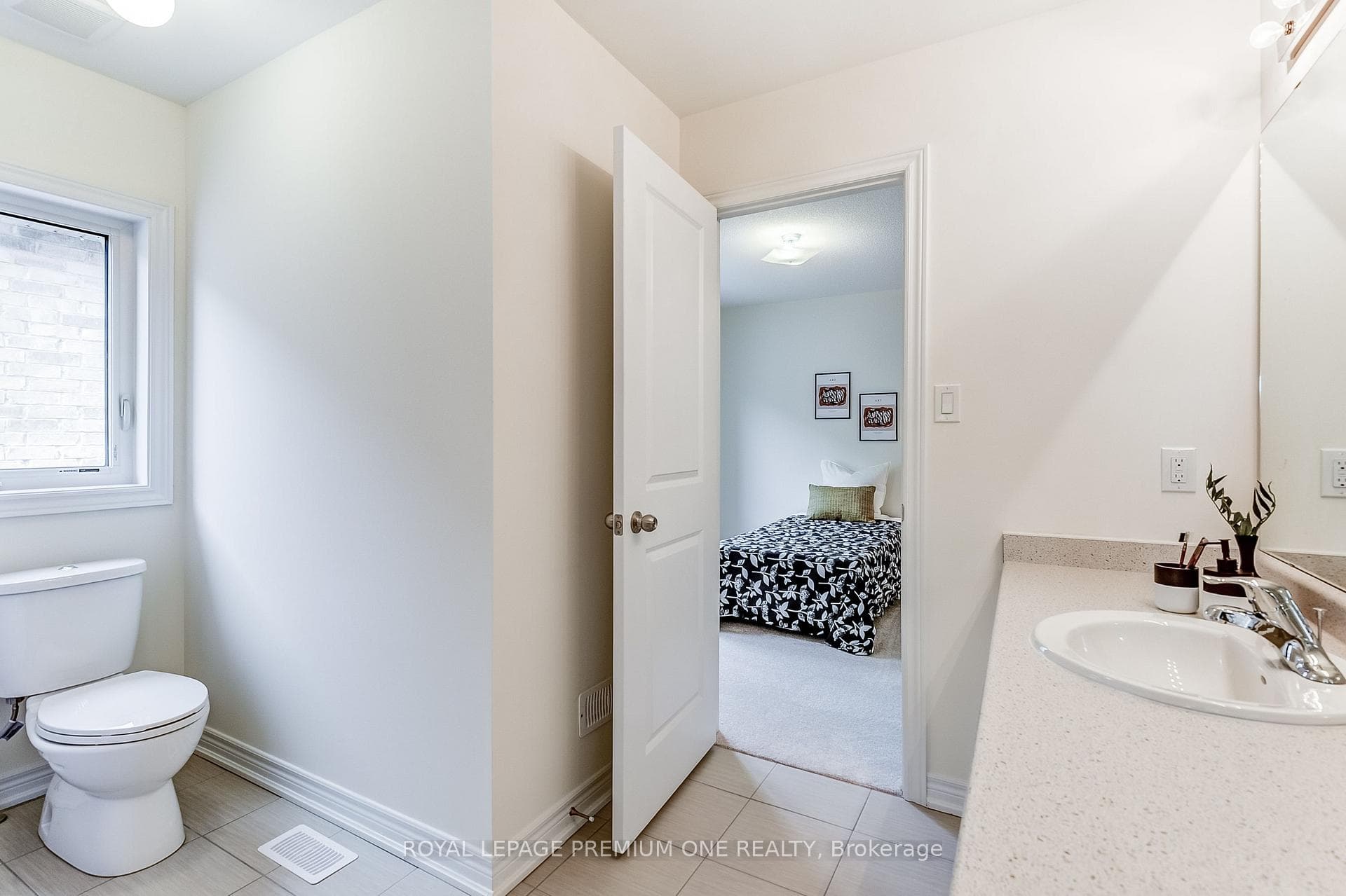 468 Black Cherry Crescent photo 26