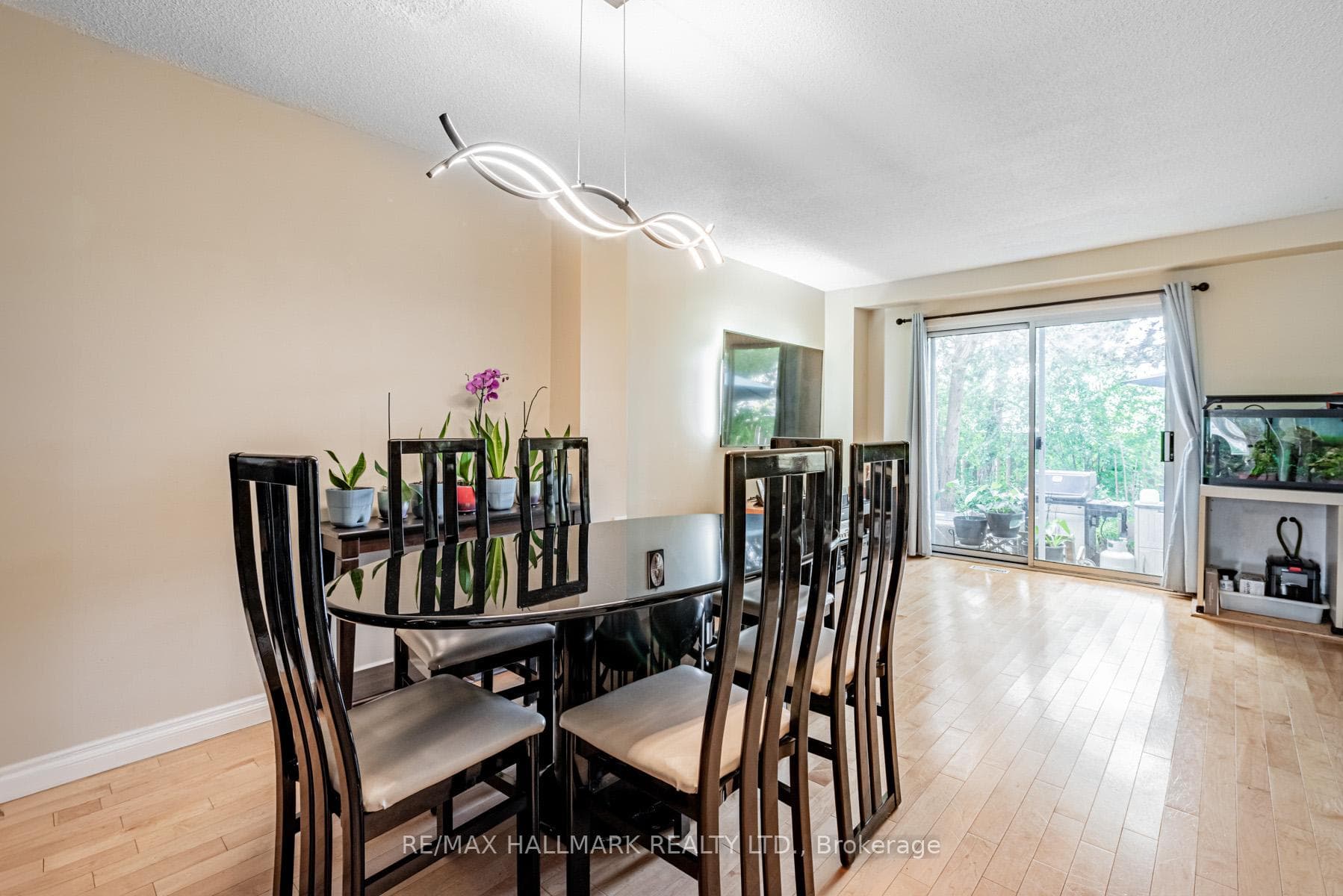 1660 John Street photo 9