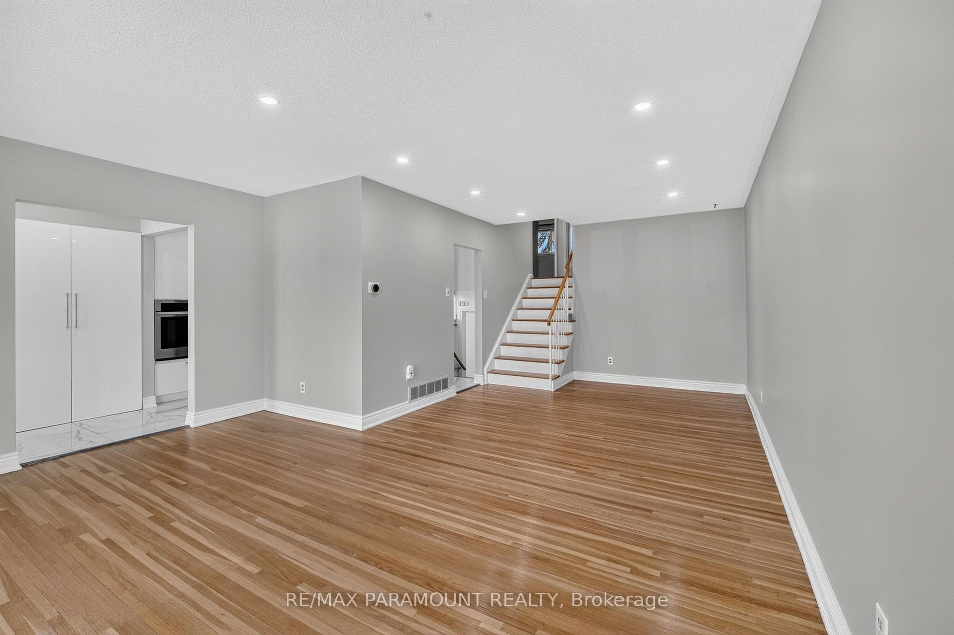 66 Doncaster Drive photo 9