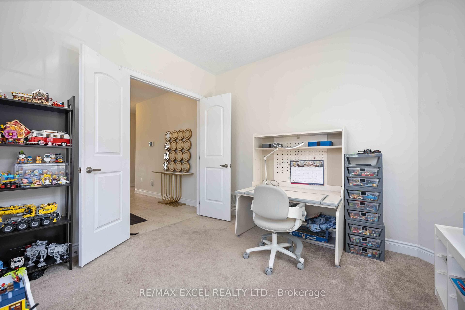 18 Ruffle Lane photo 27