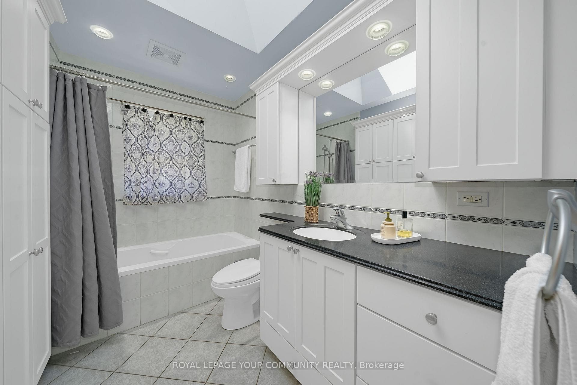 9 Theresa Avenue photo 10