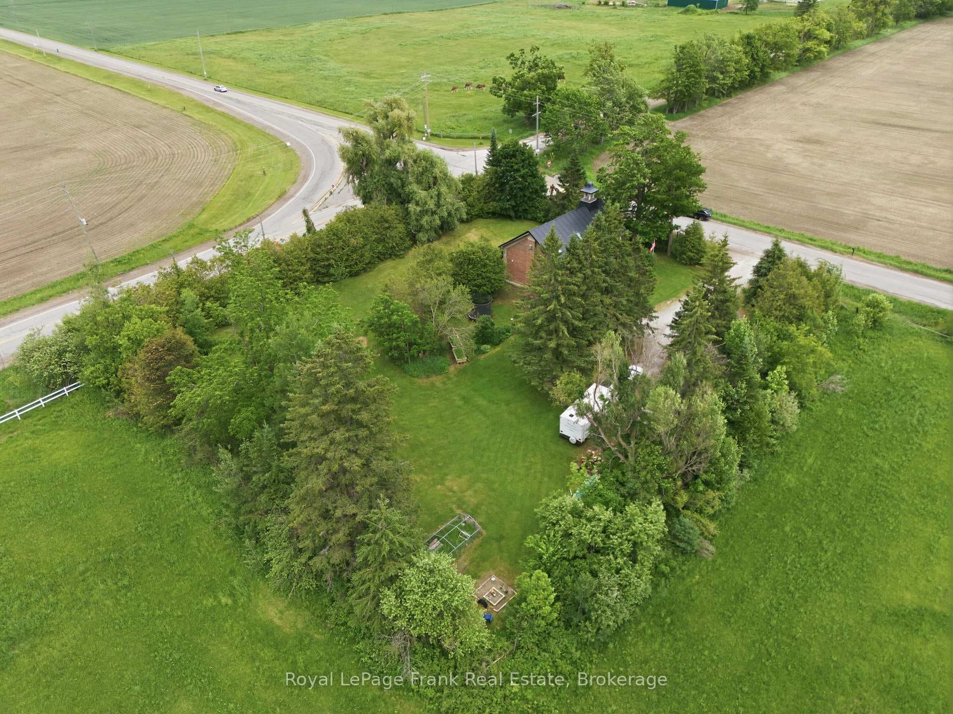1229 The Glen Road photo 45