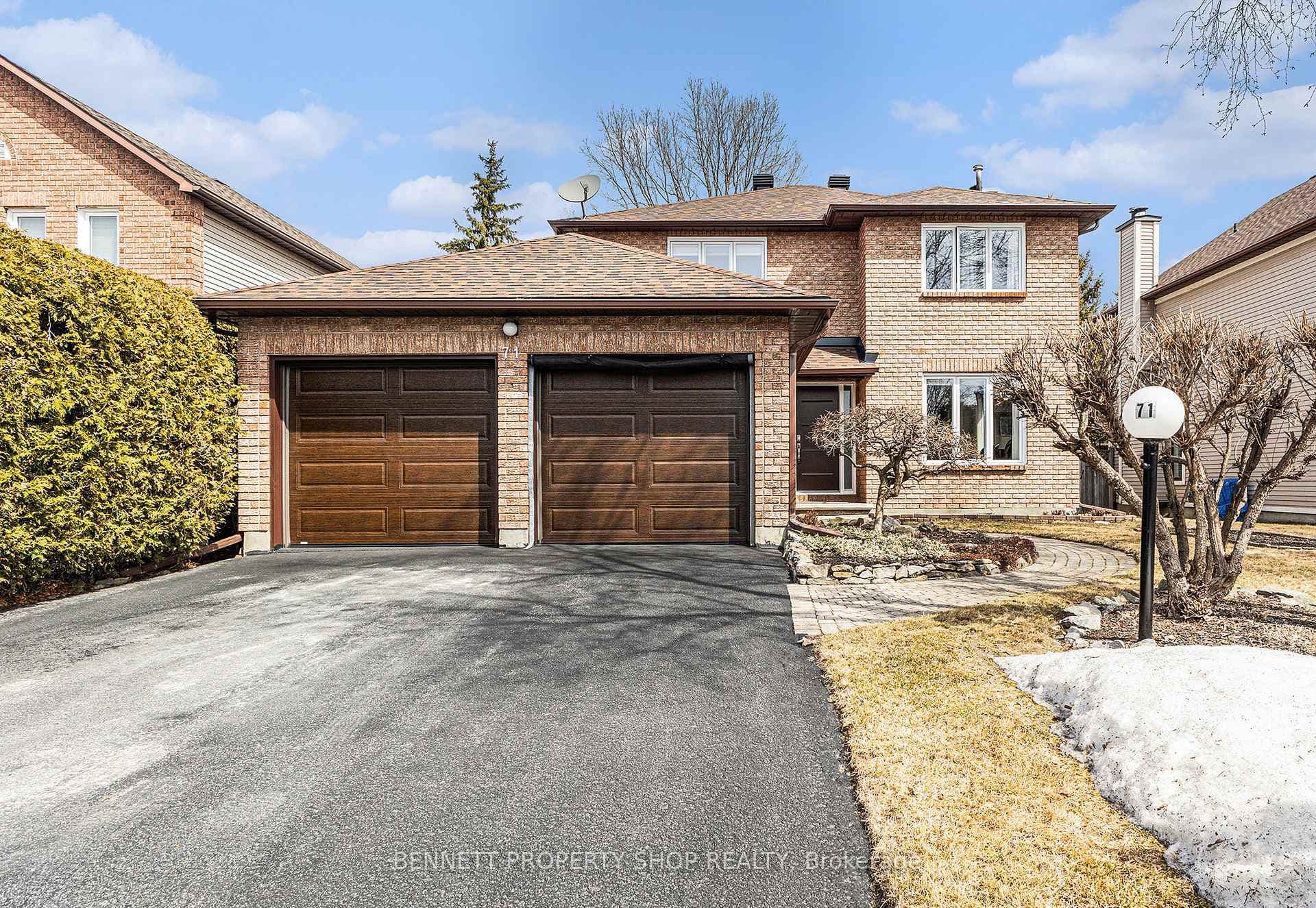 71 Hewitt Way photo 1