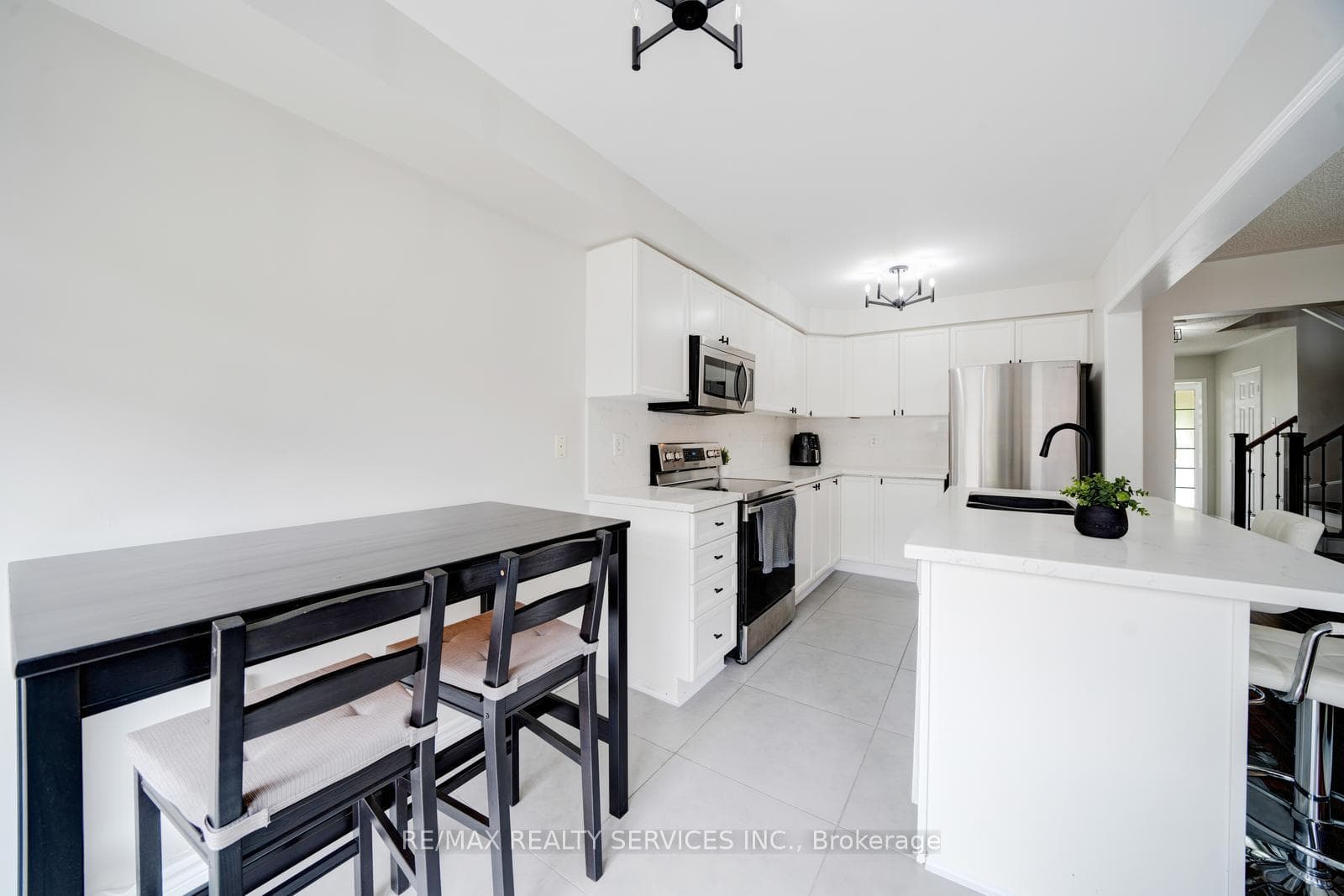 49 Woodcote Crescent photo 11