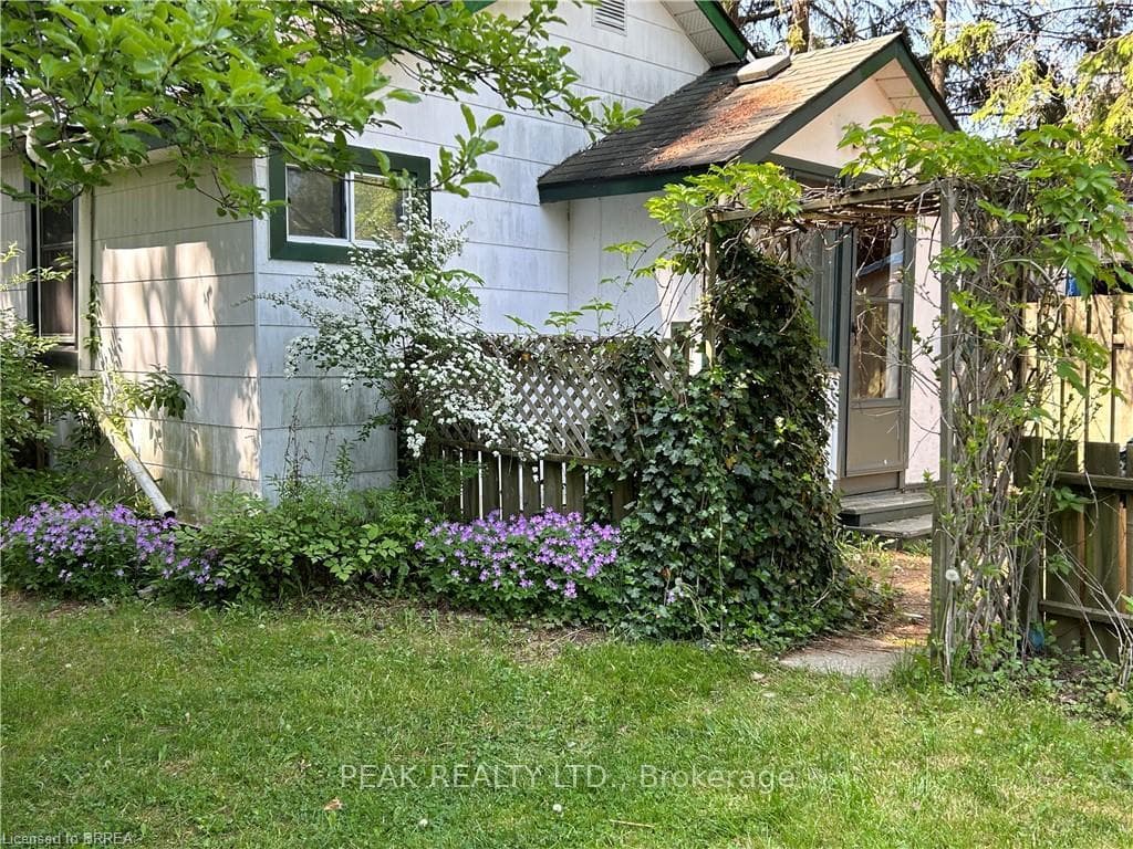 3852 Roxborough Avenue photo 23