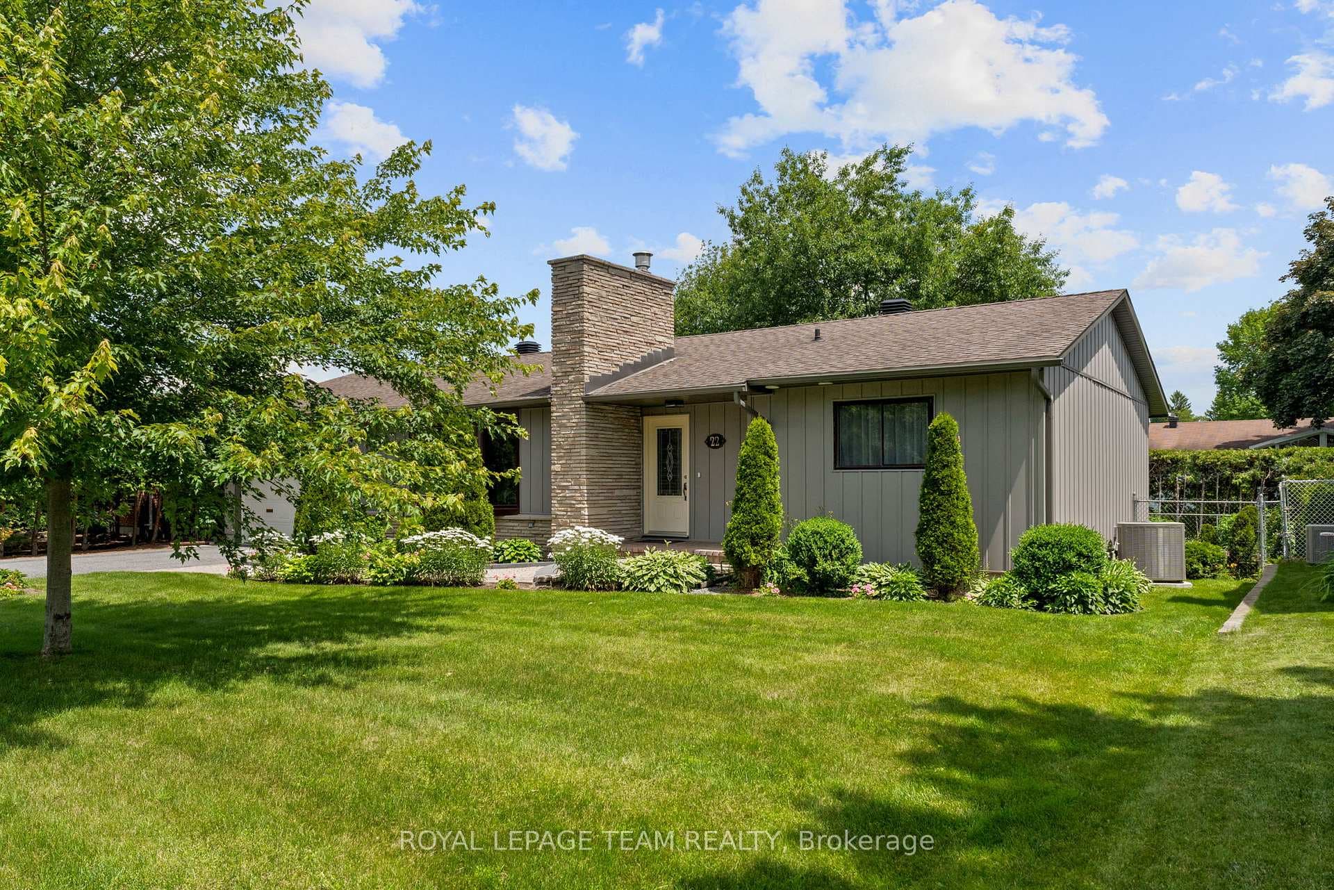 22 Barrhaven Crescent photo 4