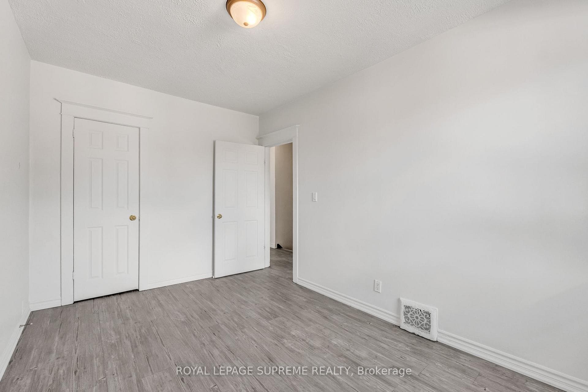 1837 Dufferin Street photo 20