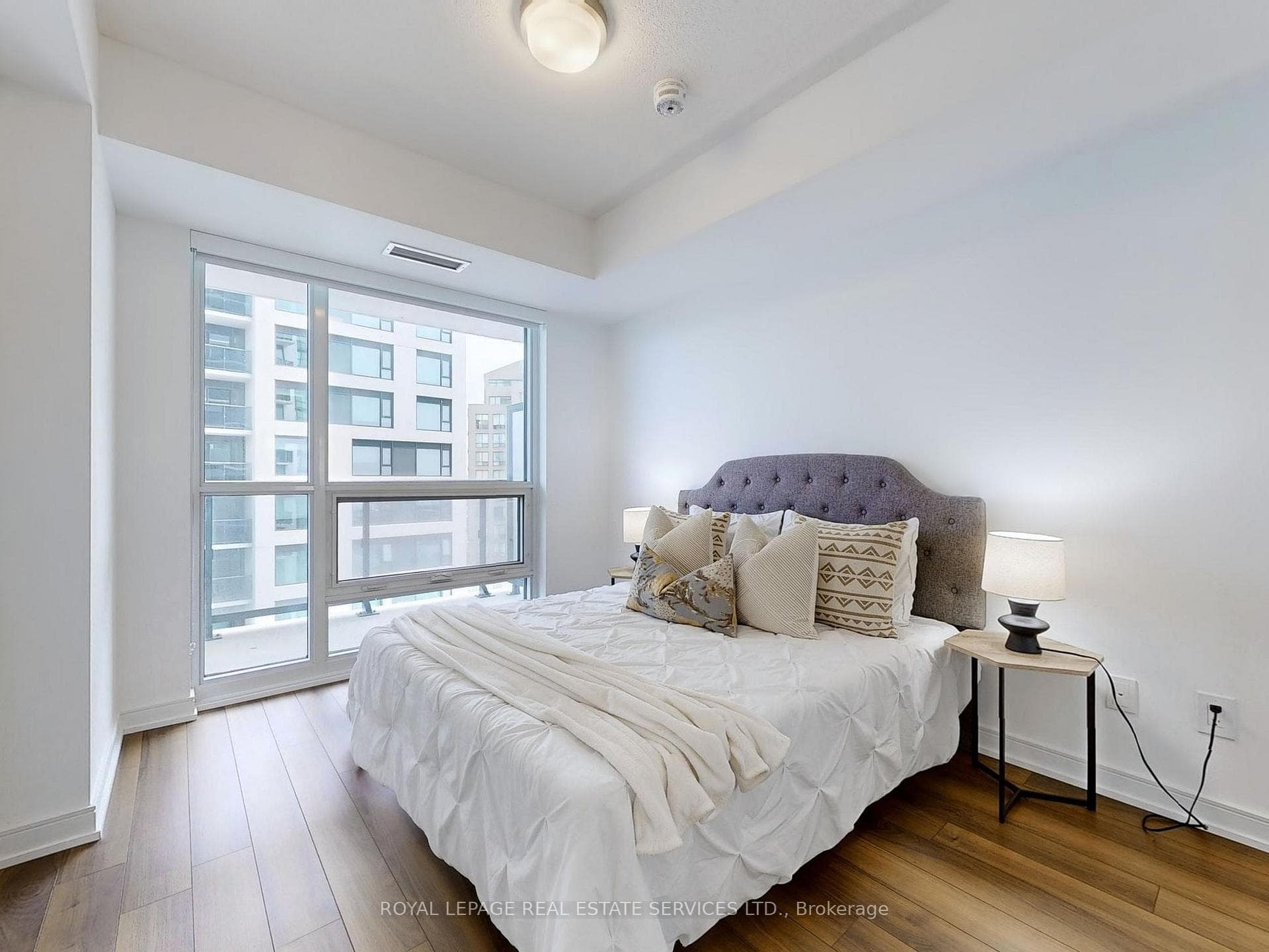 30 Samuel Wood Way Unit 1606 photo 9