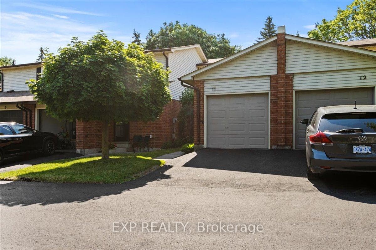 450 Bristol Crescent Unit 11 photo 2