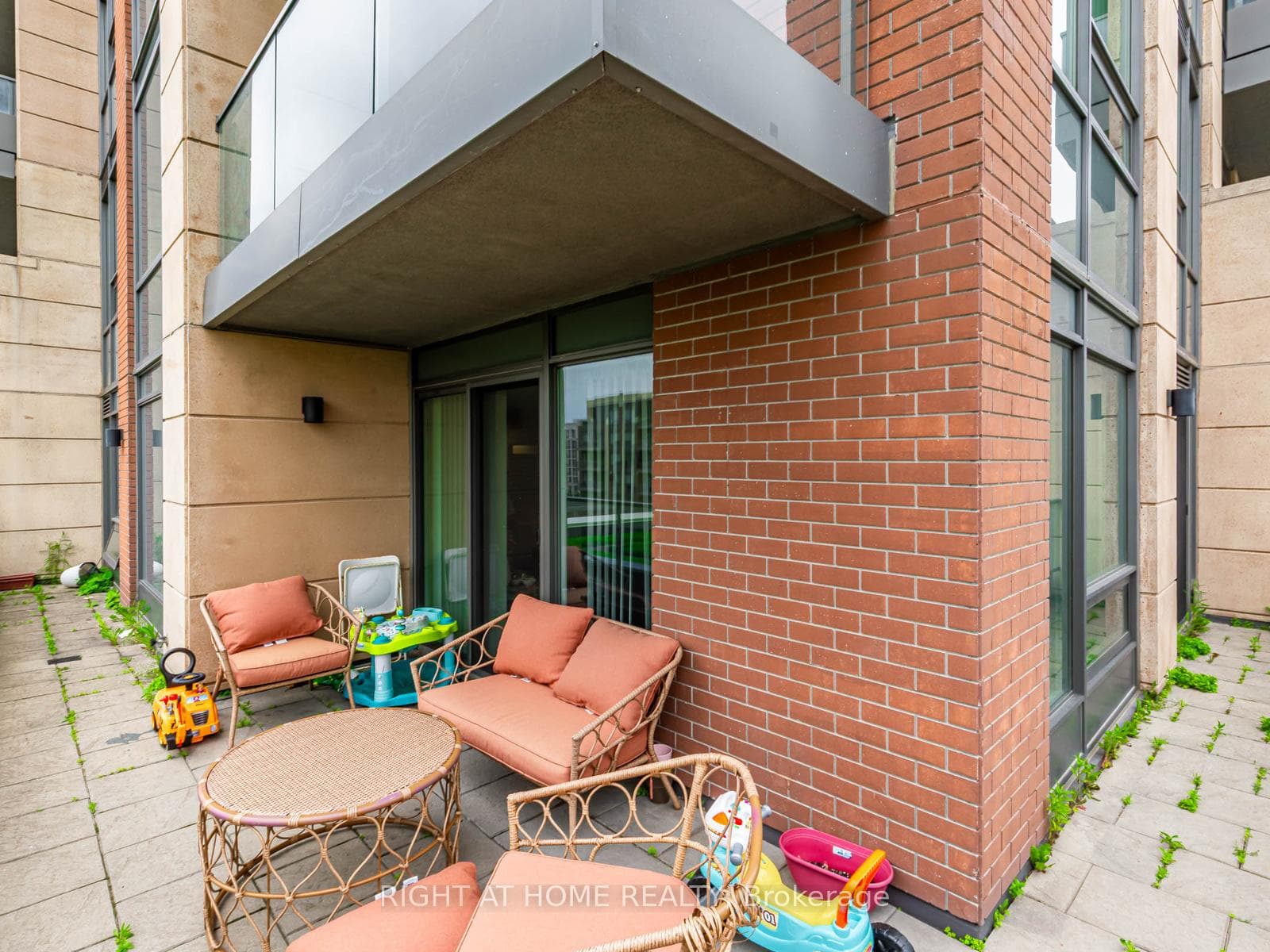 18 Uptown Drive Unit 826 photo 17