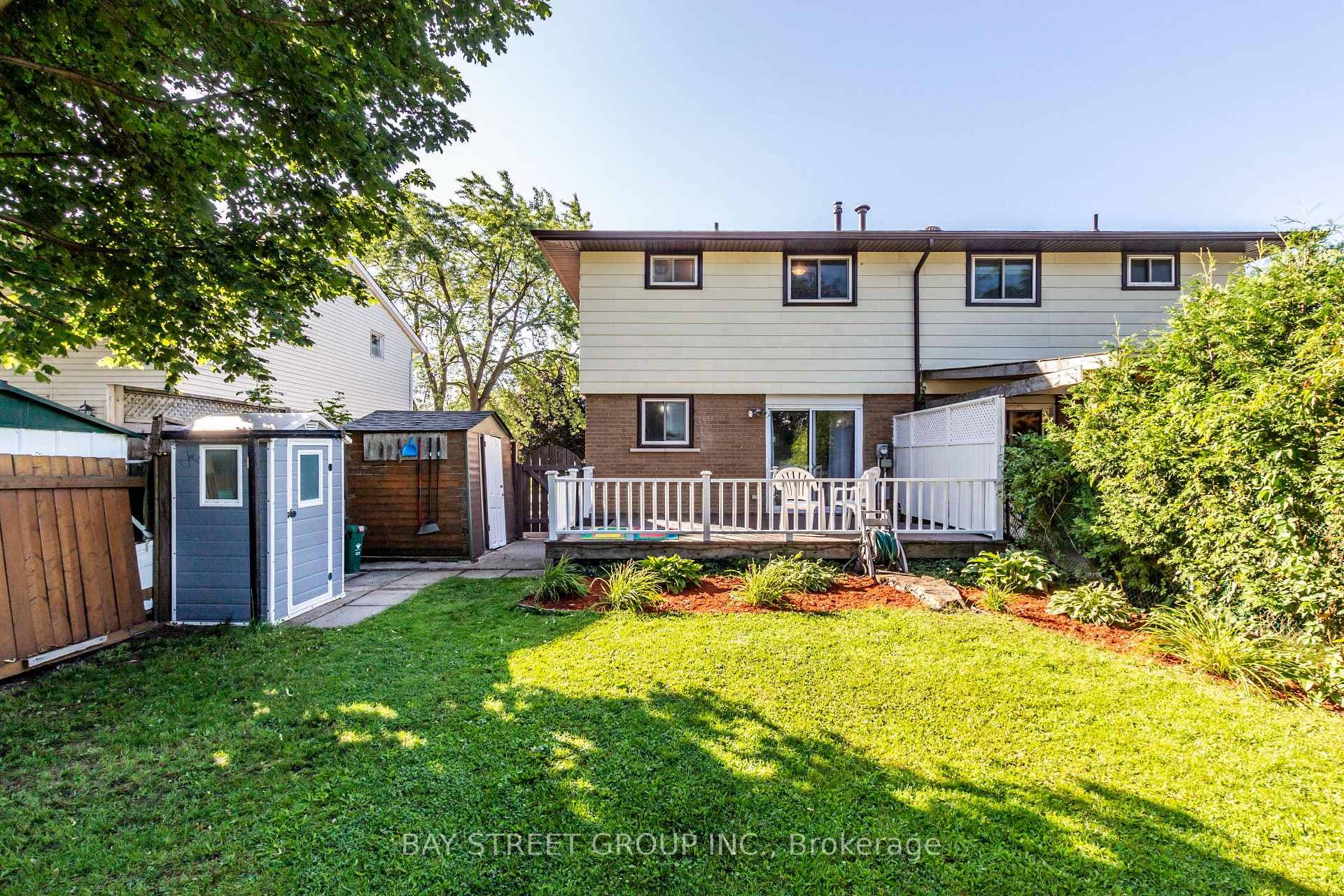 67 Roberts Crescent photo 27