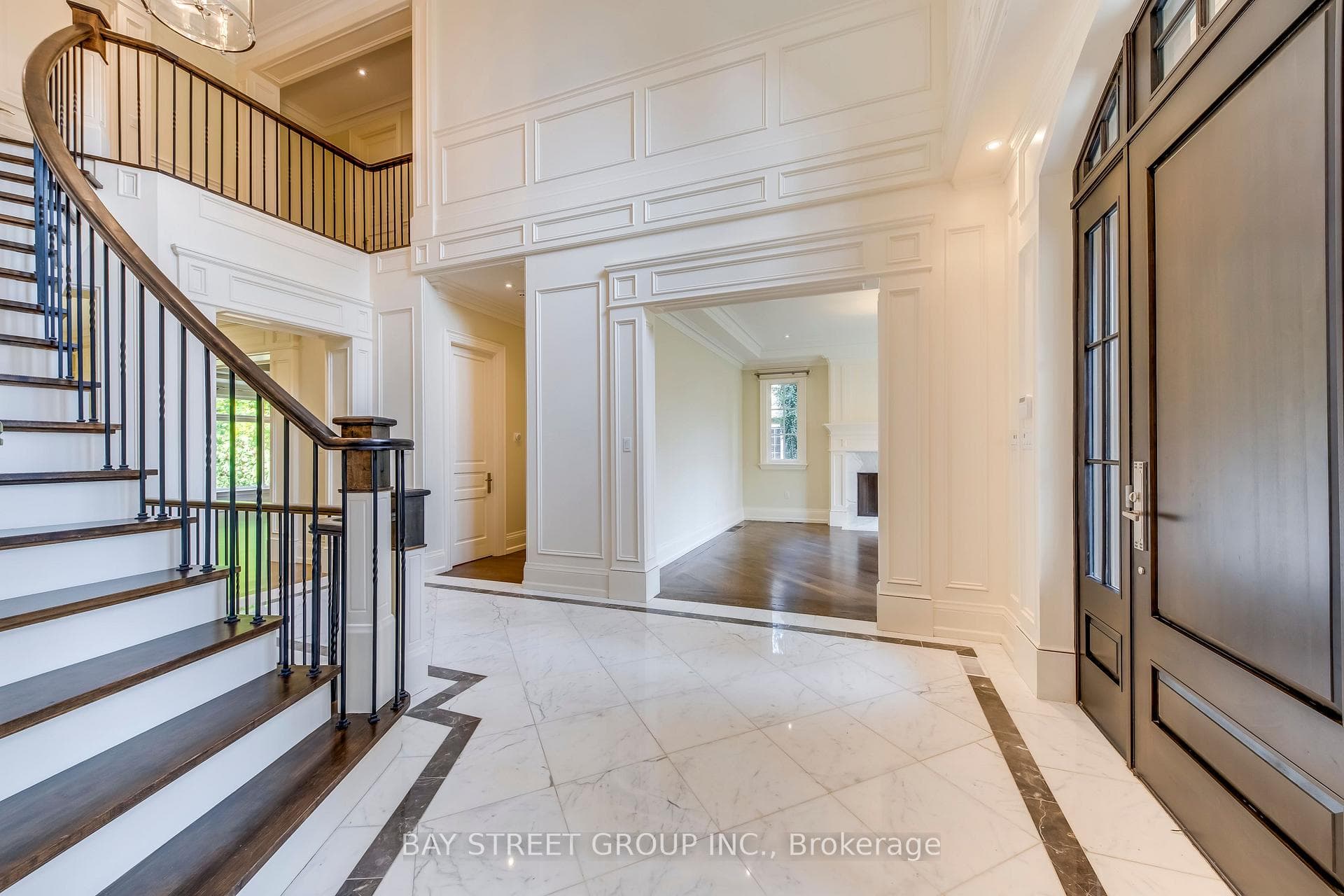 1031 Lakeshore Road photo 4