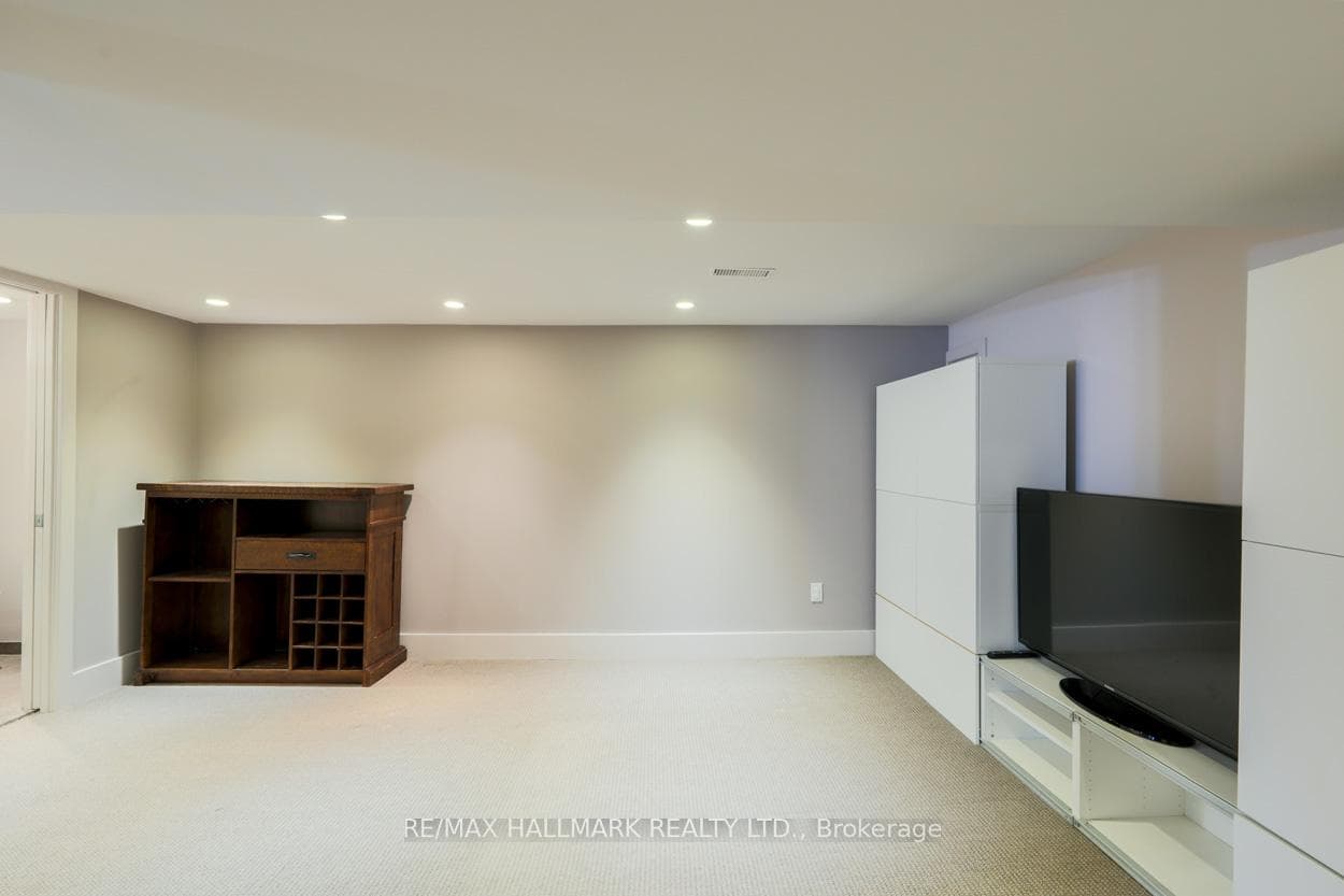 239 Bain Avenue photo 25