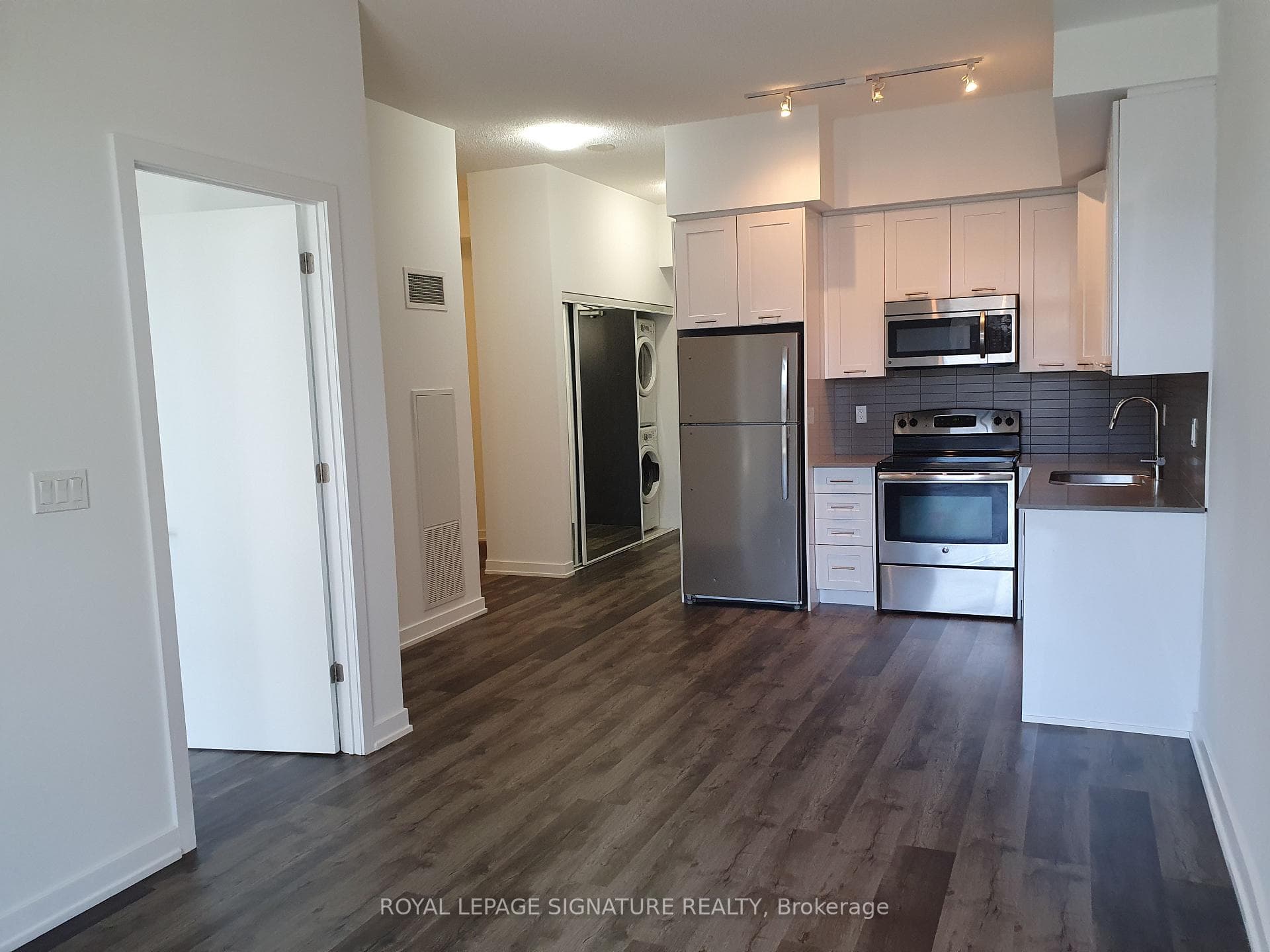 50 Bruyeres Mews Unit 725 photo 3