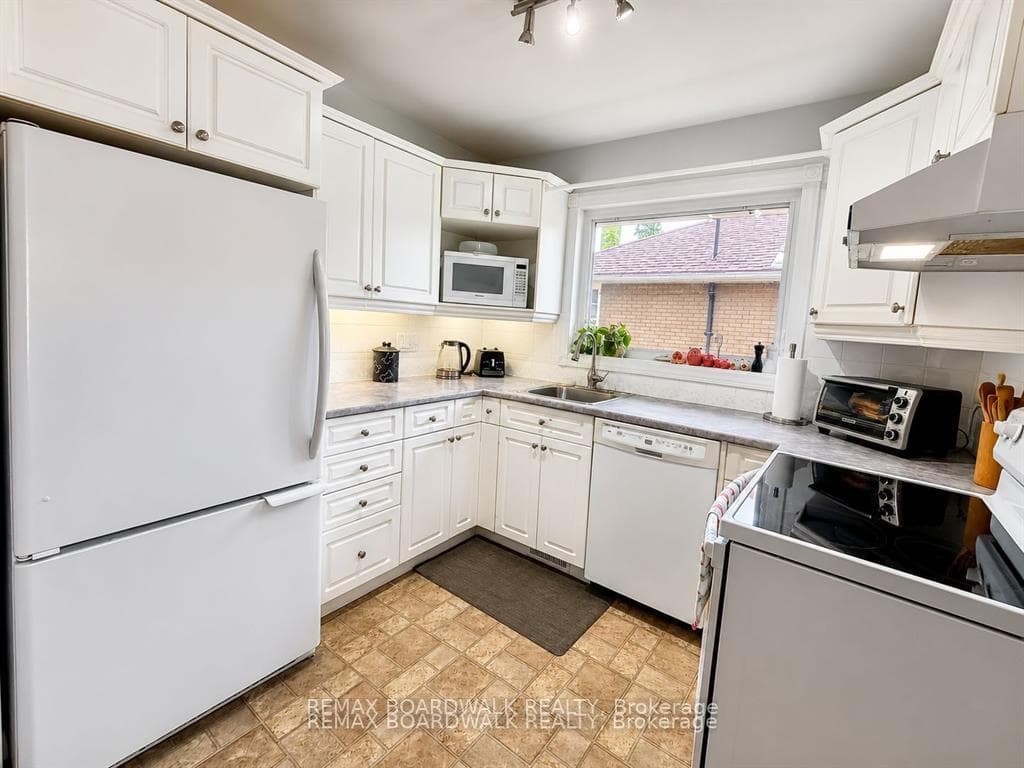625 Clarke Avenue photo 8