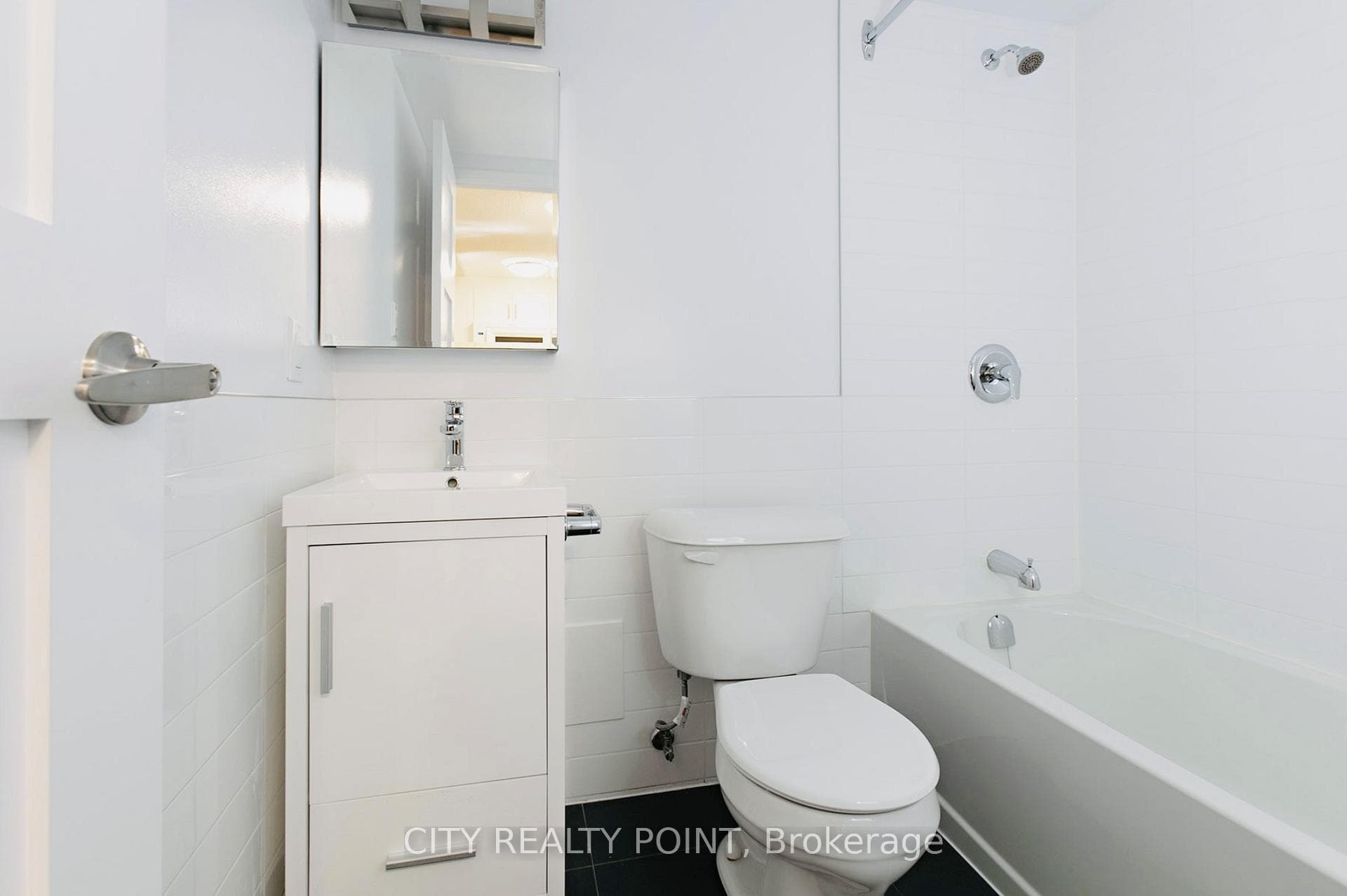 990 Avenue Road Unit 201 photo 3