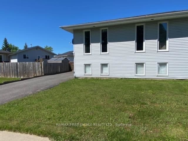 342 Sunflower Street photo 1
