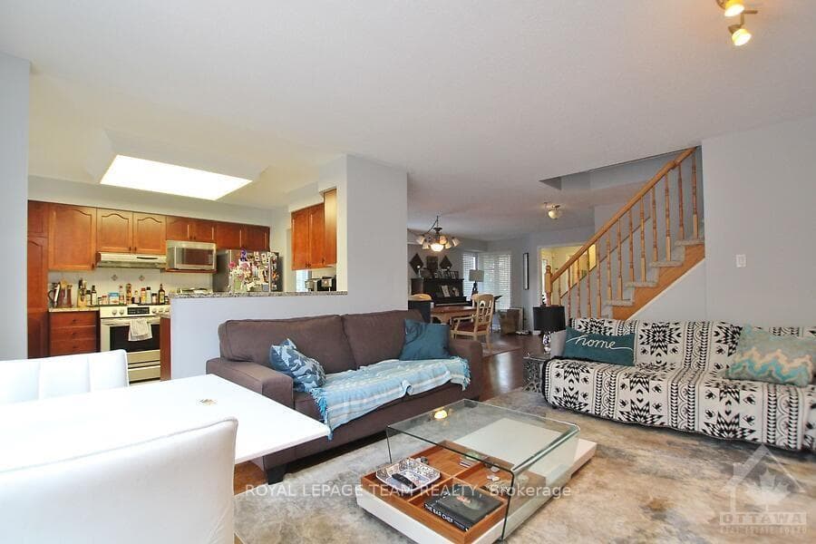 137 STONEWAY Drive photo 7