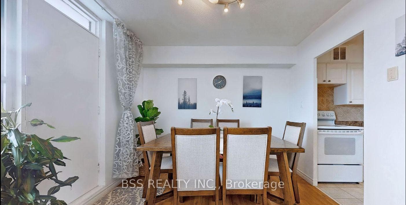 180 Markham Road Unit 718 photo 4