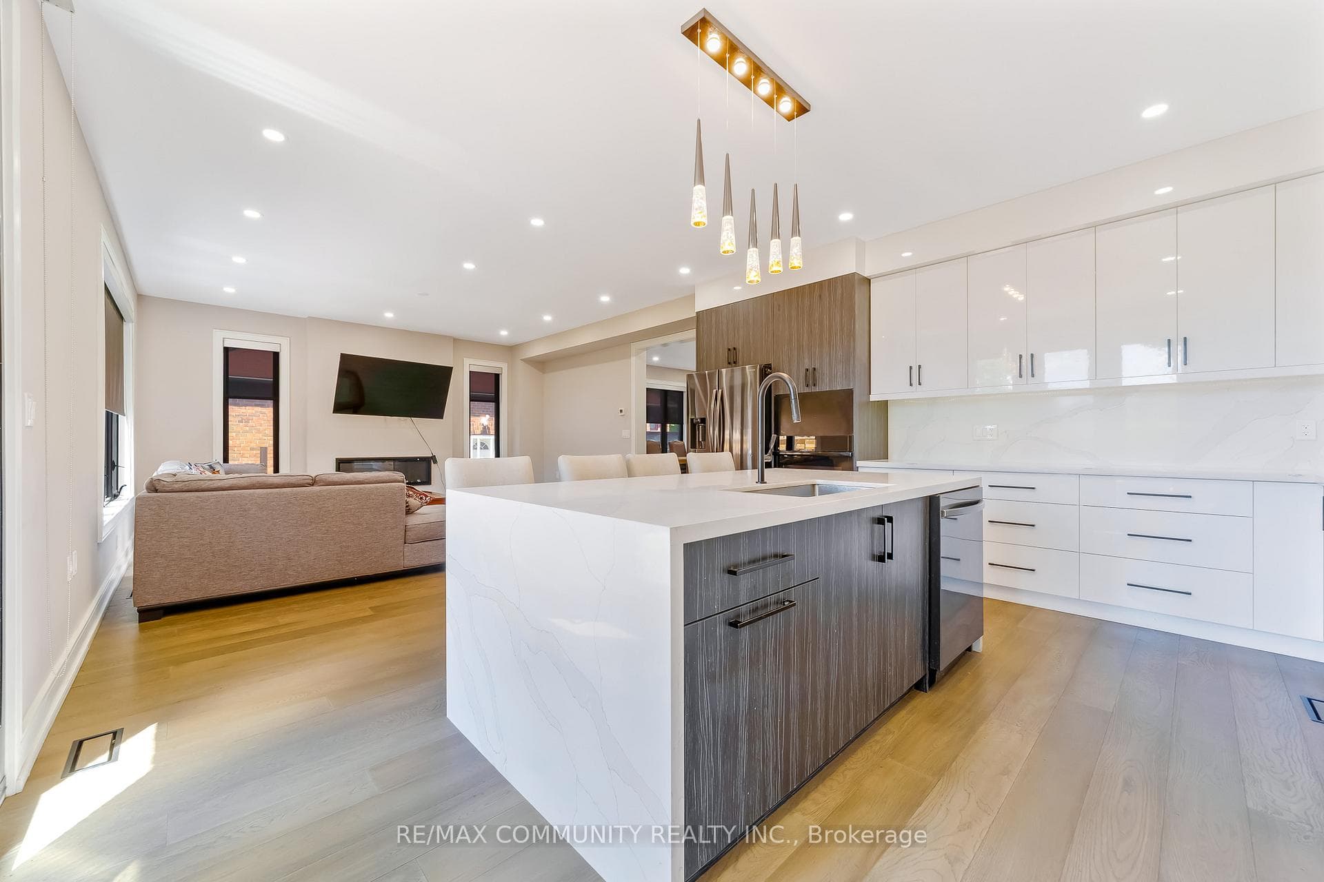 856 Kennedy Road photo 14