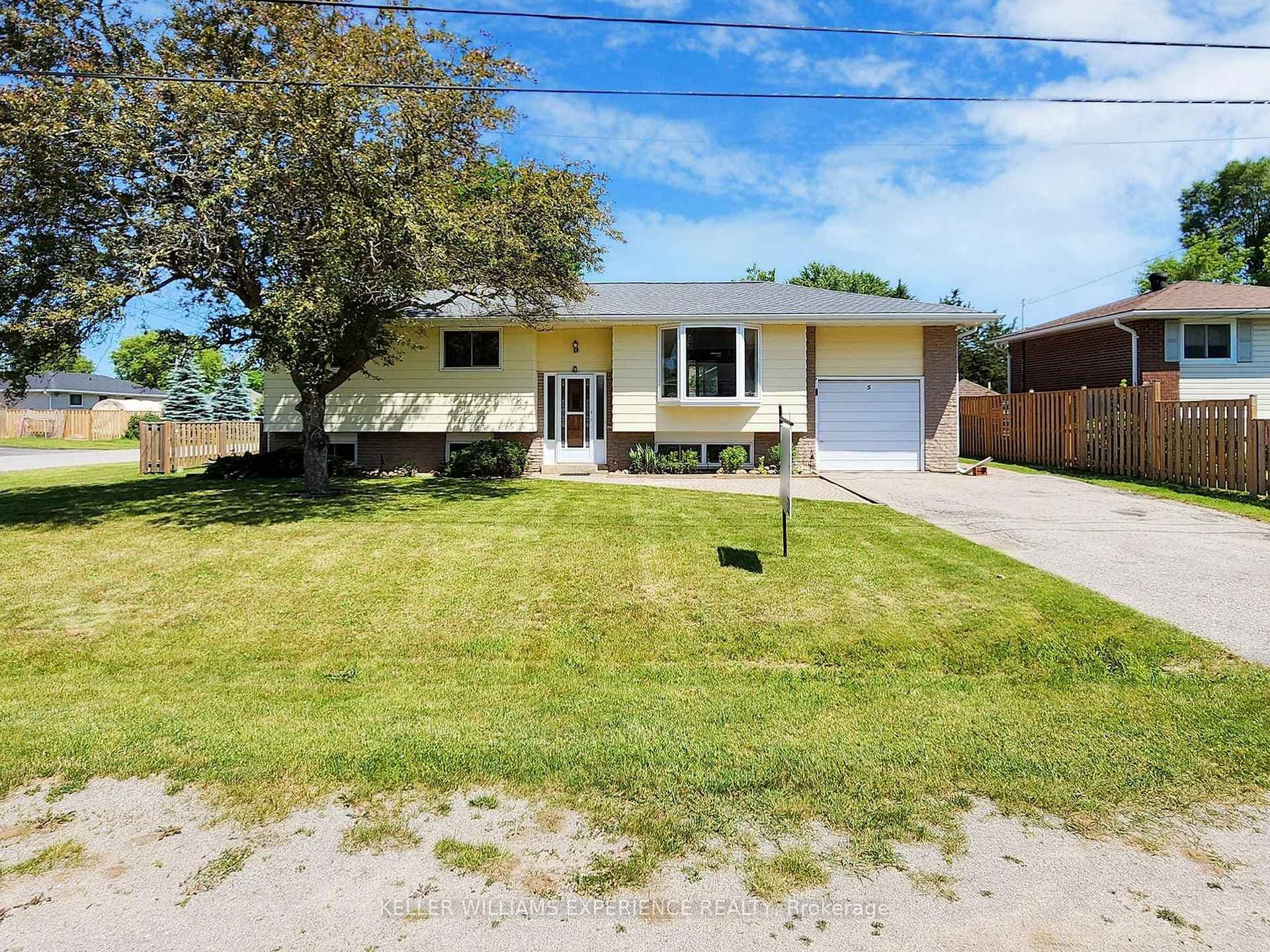 5 Sandsprings Crescent photo 2