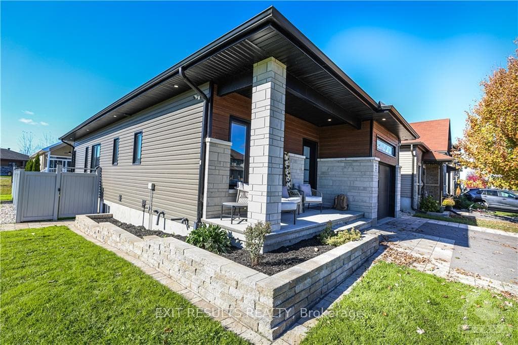 473 DENIS Street photo 2