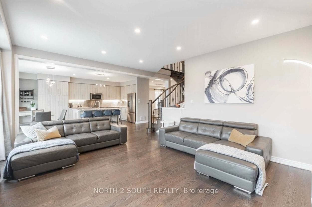 30 Tremblant Crescent photo 9