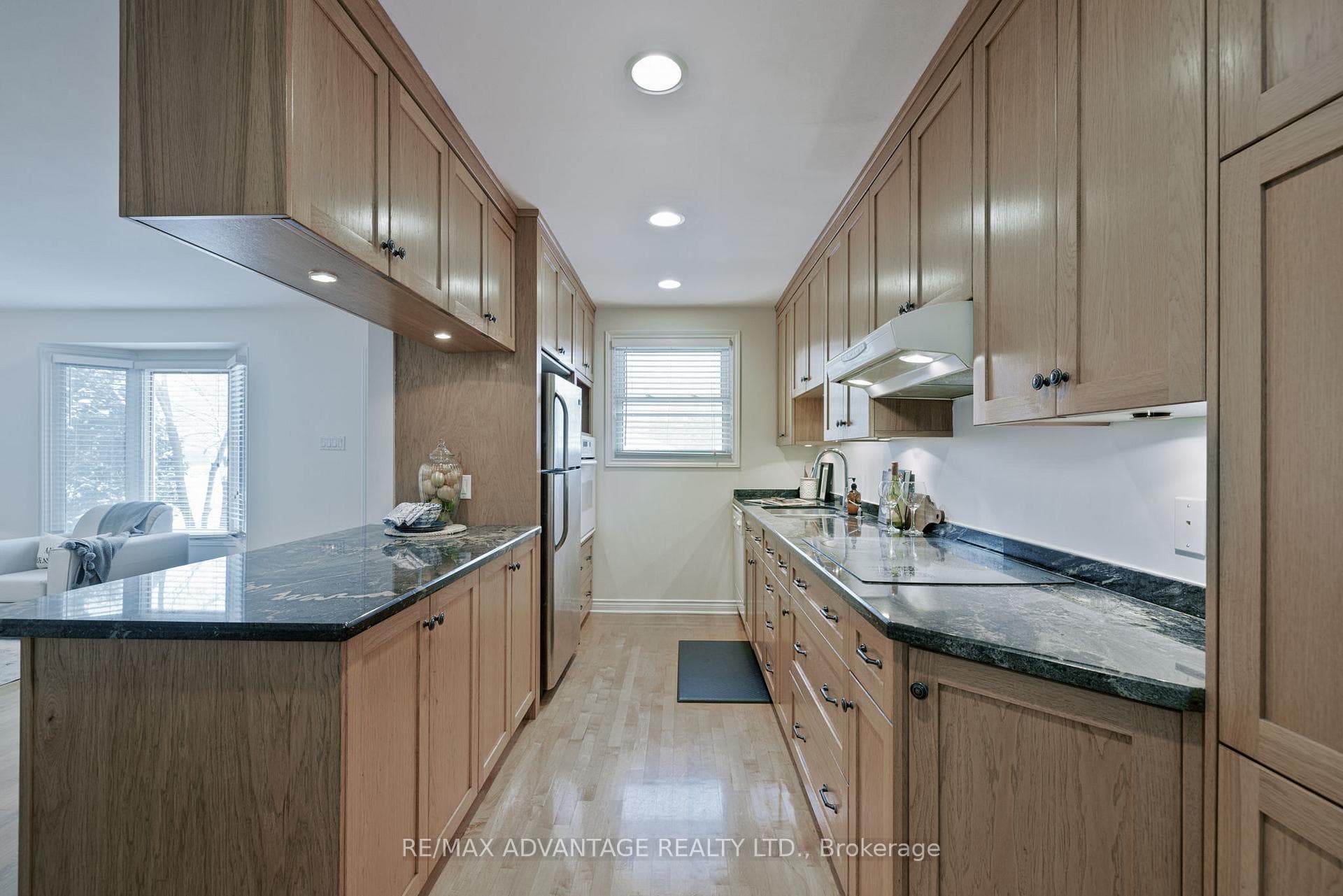67 Dundee Court photo 9