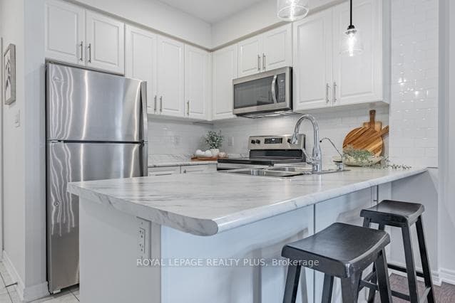 2338 Taunton Road Unit 204 photo 12
