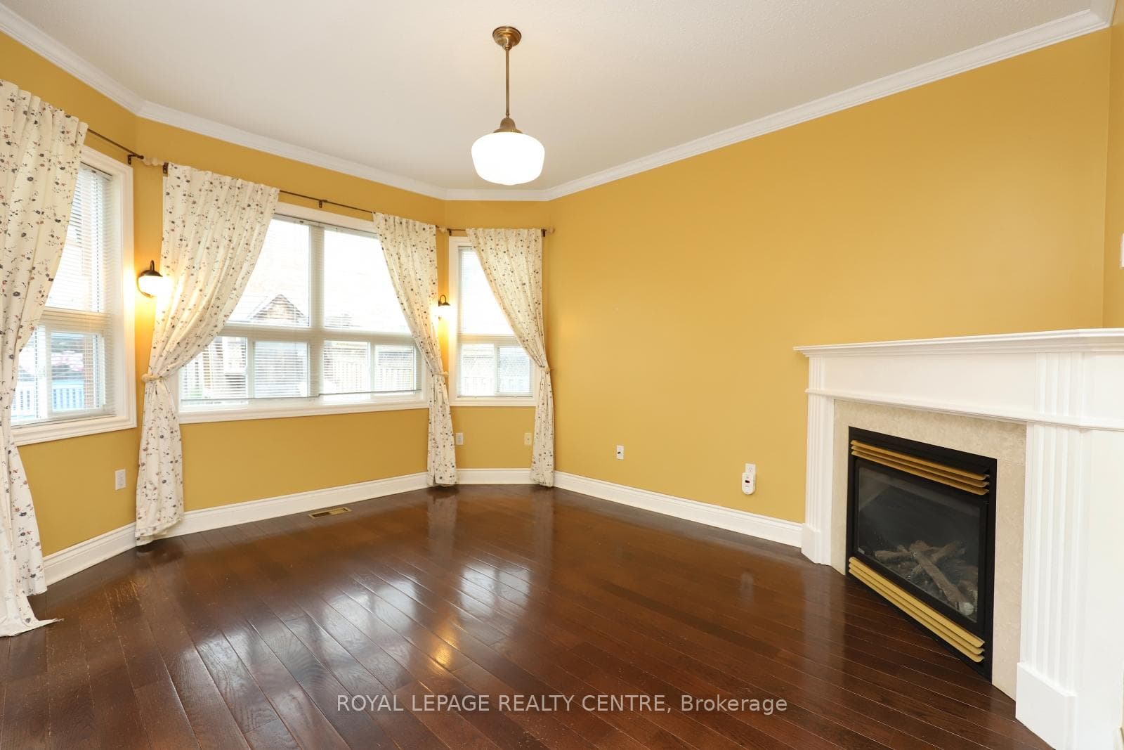 594 Navigator Drive photo 8