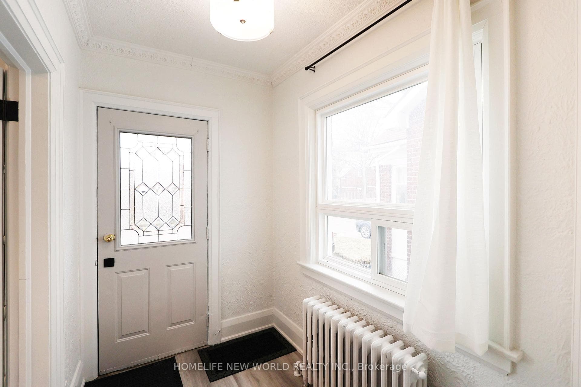 609 Glenholme Avenue Unit Main Floor photo 2