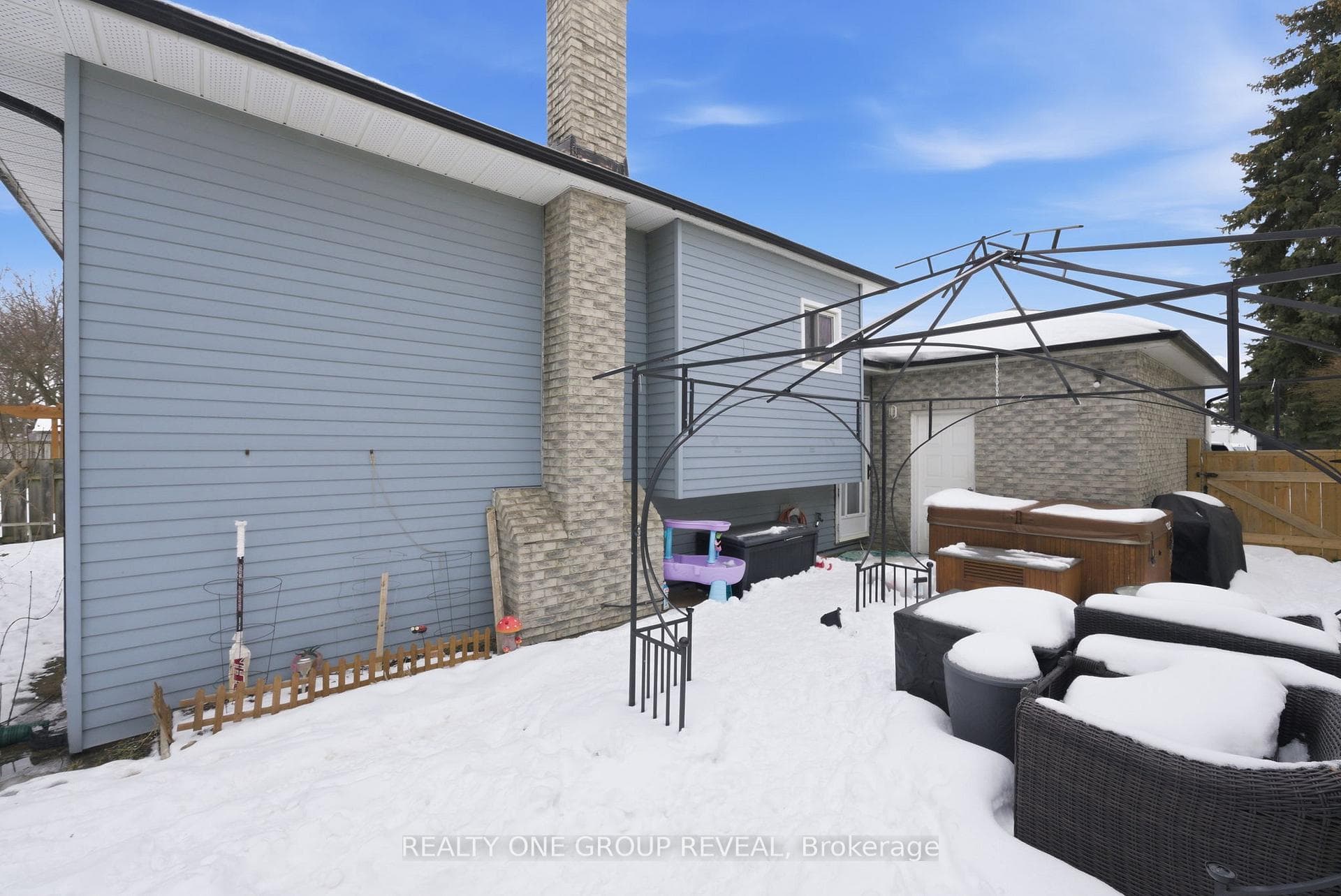 170 Seneca Avenue photo 46