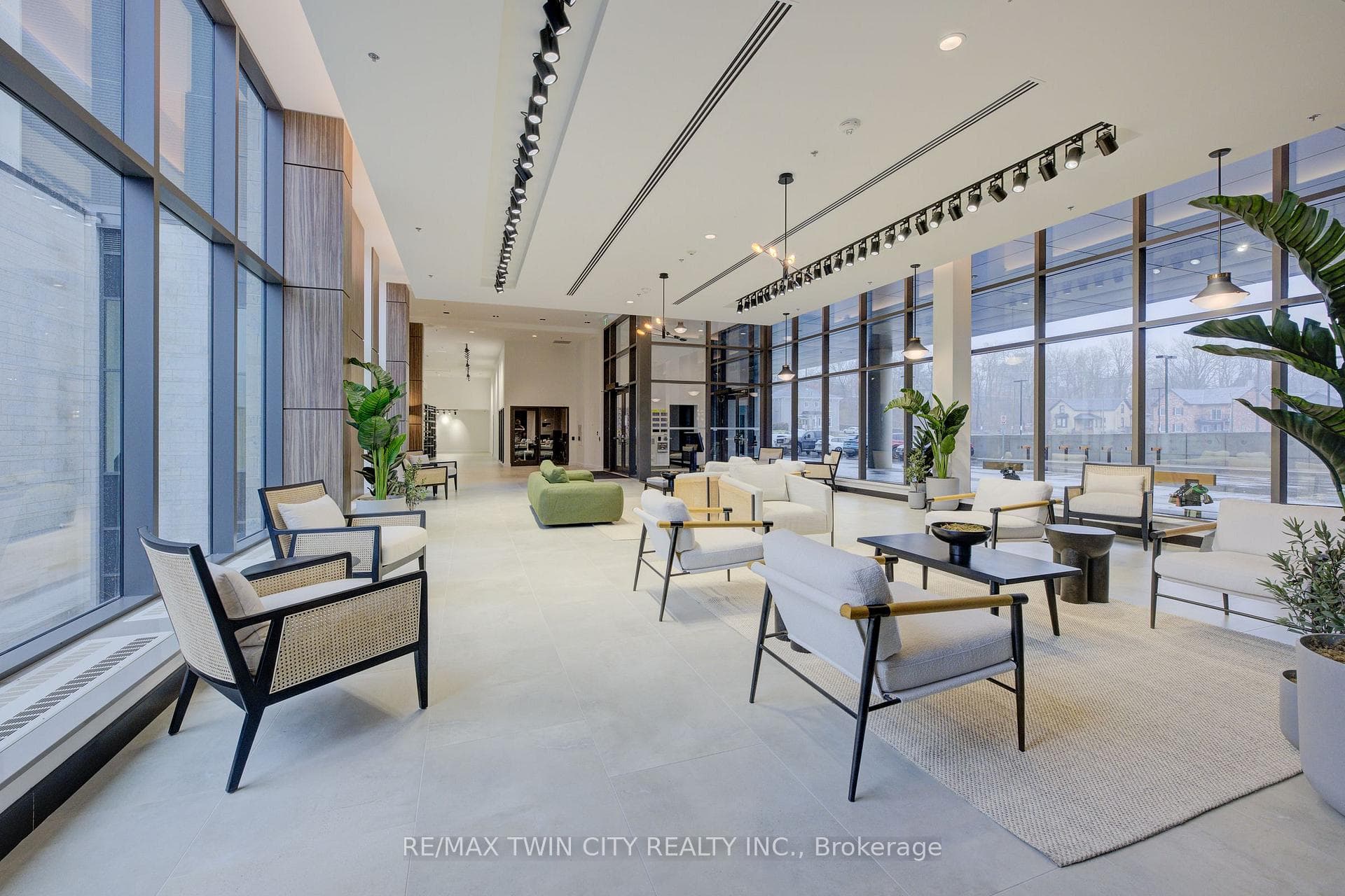 50 Grand - lobby