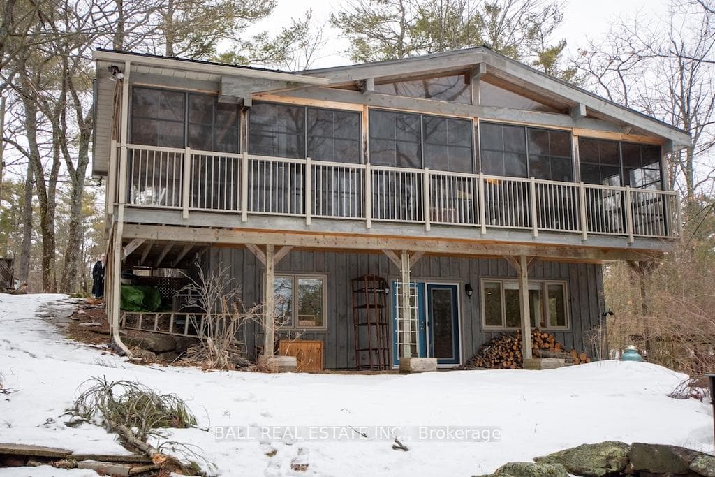 1084 Duck Pond Lane photo 3