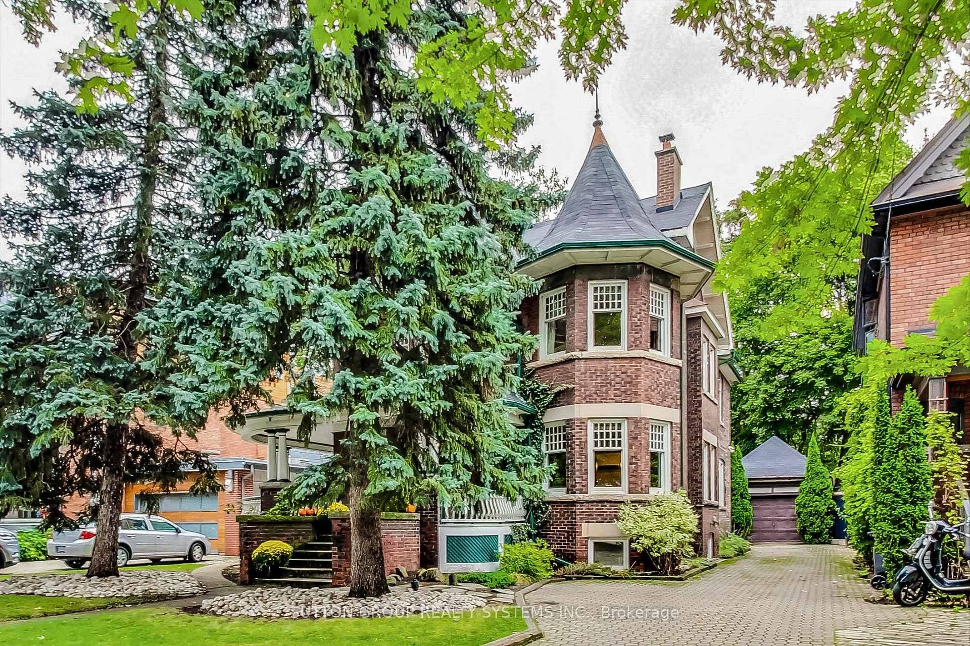 Turret and Single Car Garage