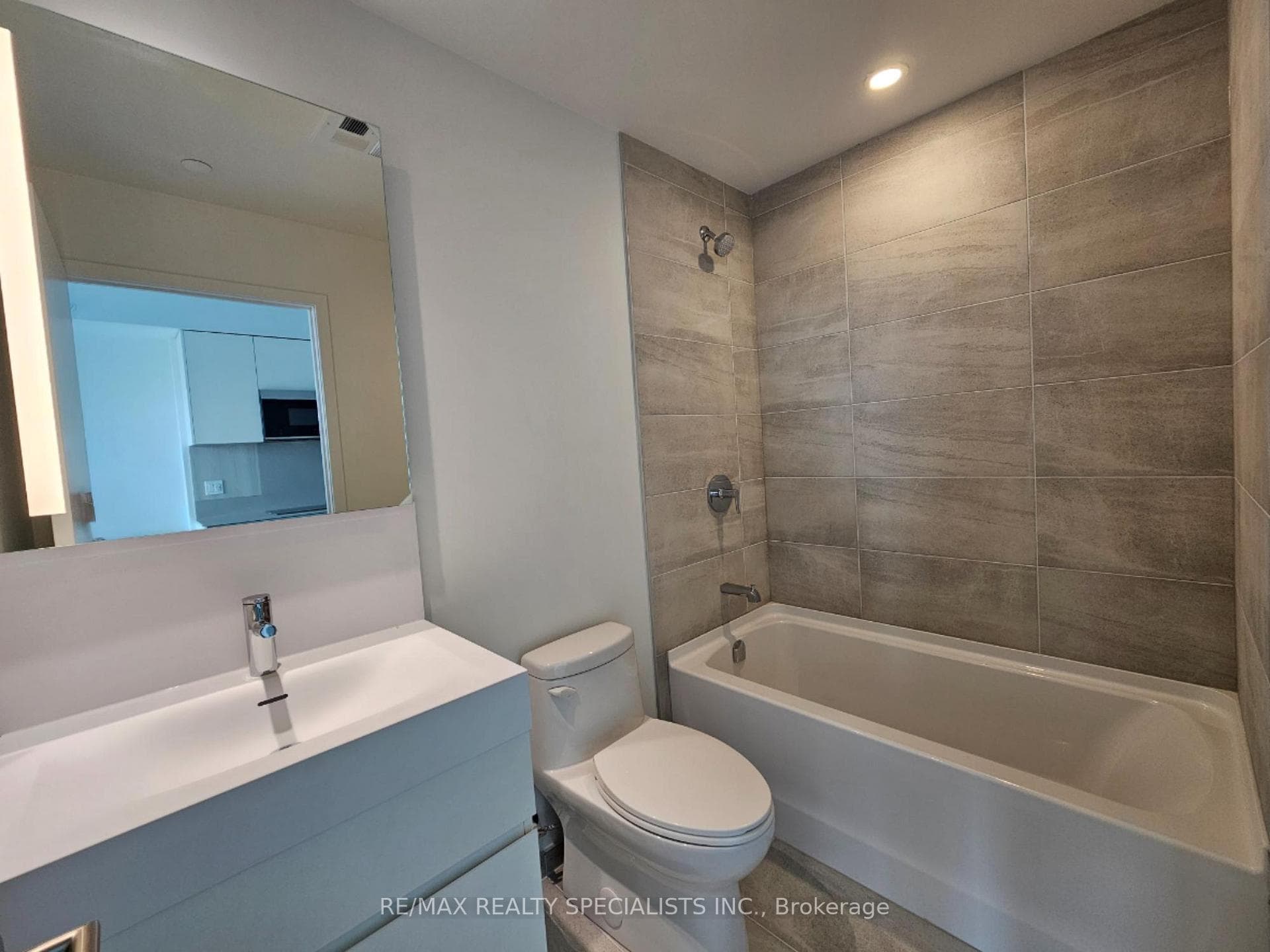 39 Mary Street Unit 2103 photo 17
