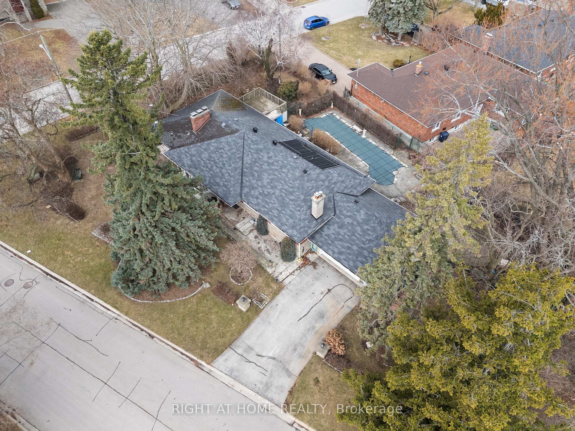 36 Brinloor Boulevard photo 3