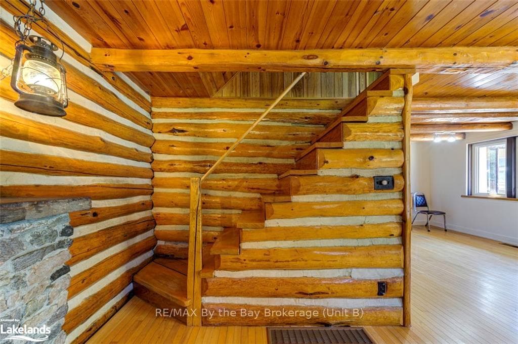4315 CROSSLAND Road photo 18