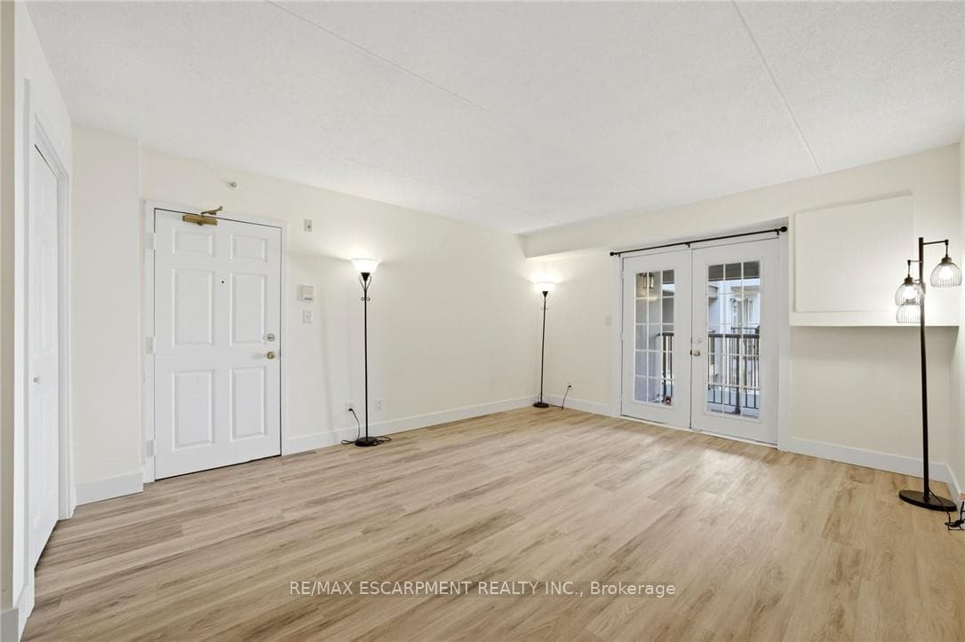 1411 Walkers Line Unit 308 photo 7