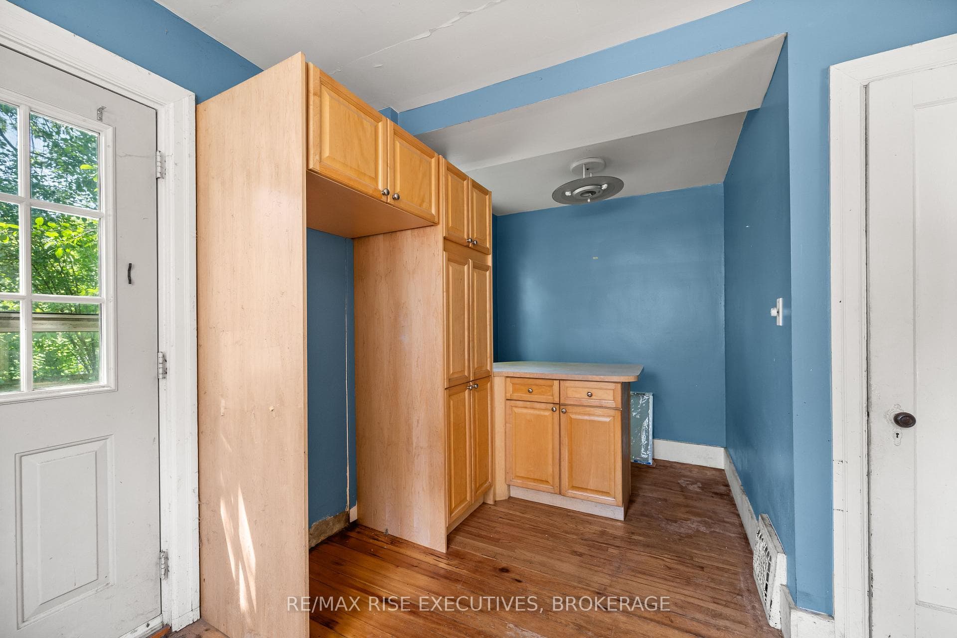 690 Johnson Street photo 15