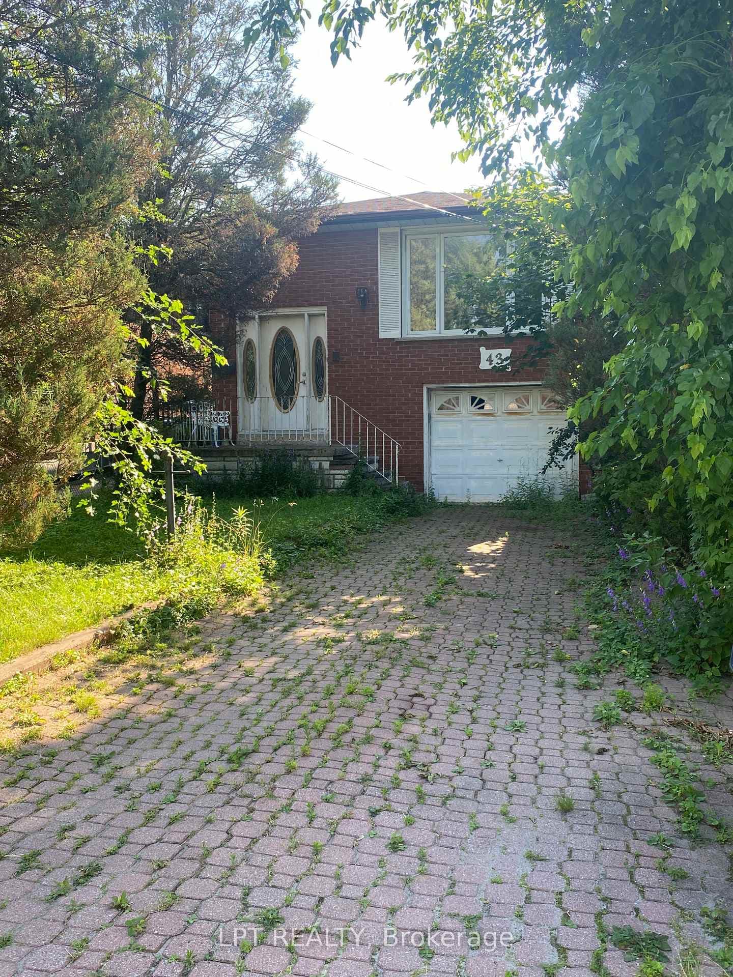 43 Sunset Avenue photo 1
