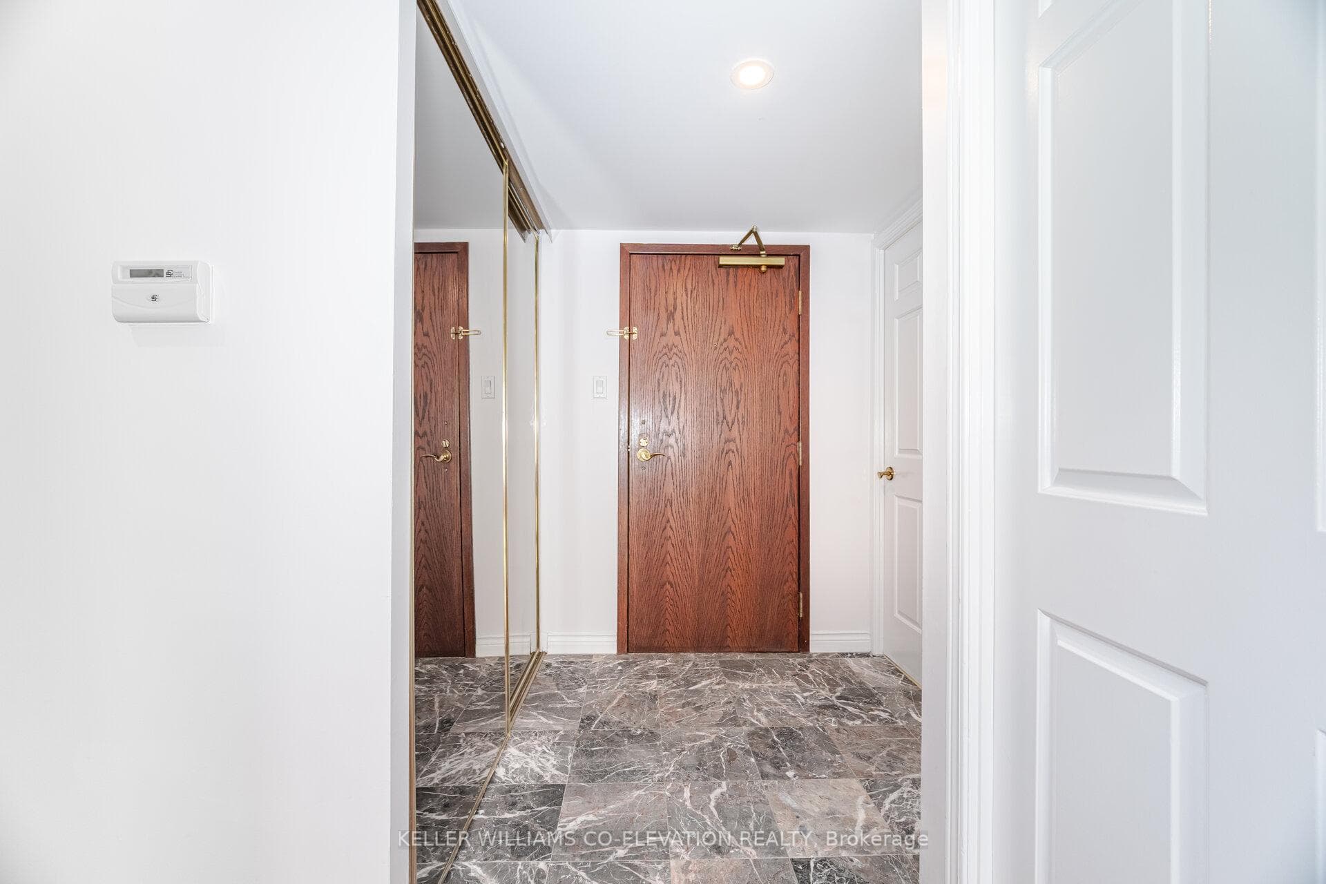 2285 Lake Shore Boulevard Unit 608 photo 3